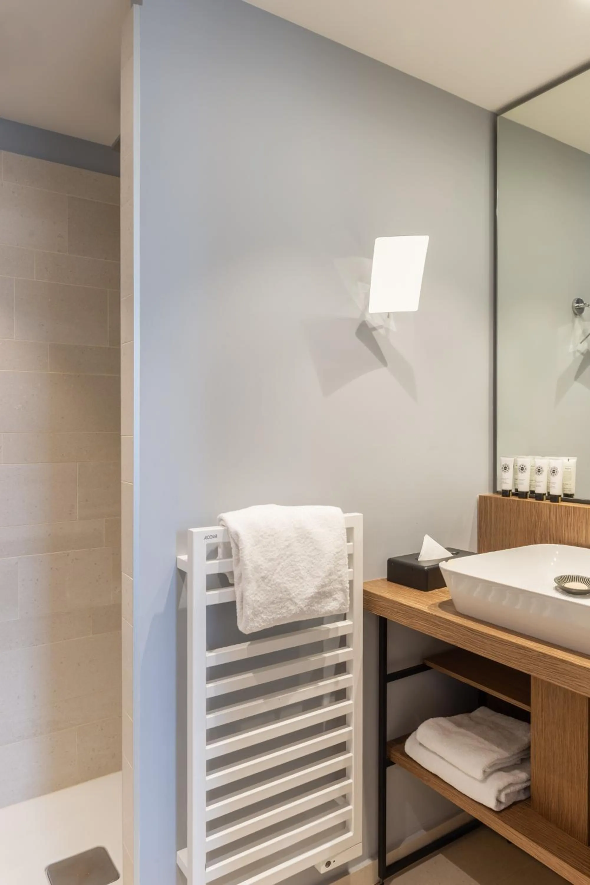 Bathroom in Golden Tulip Saint Malo– Le Grand Bé