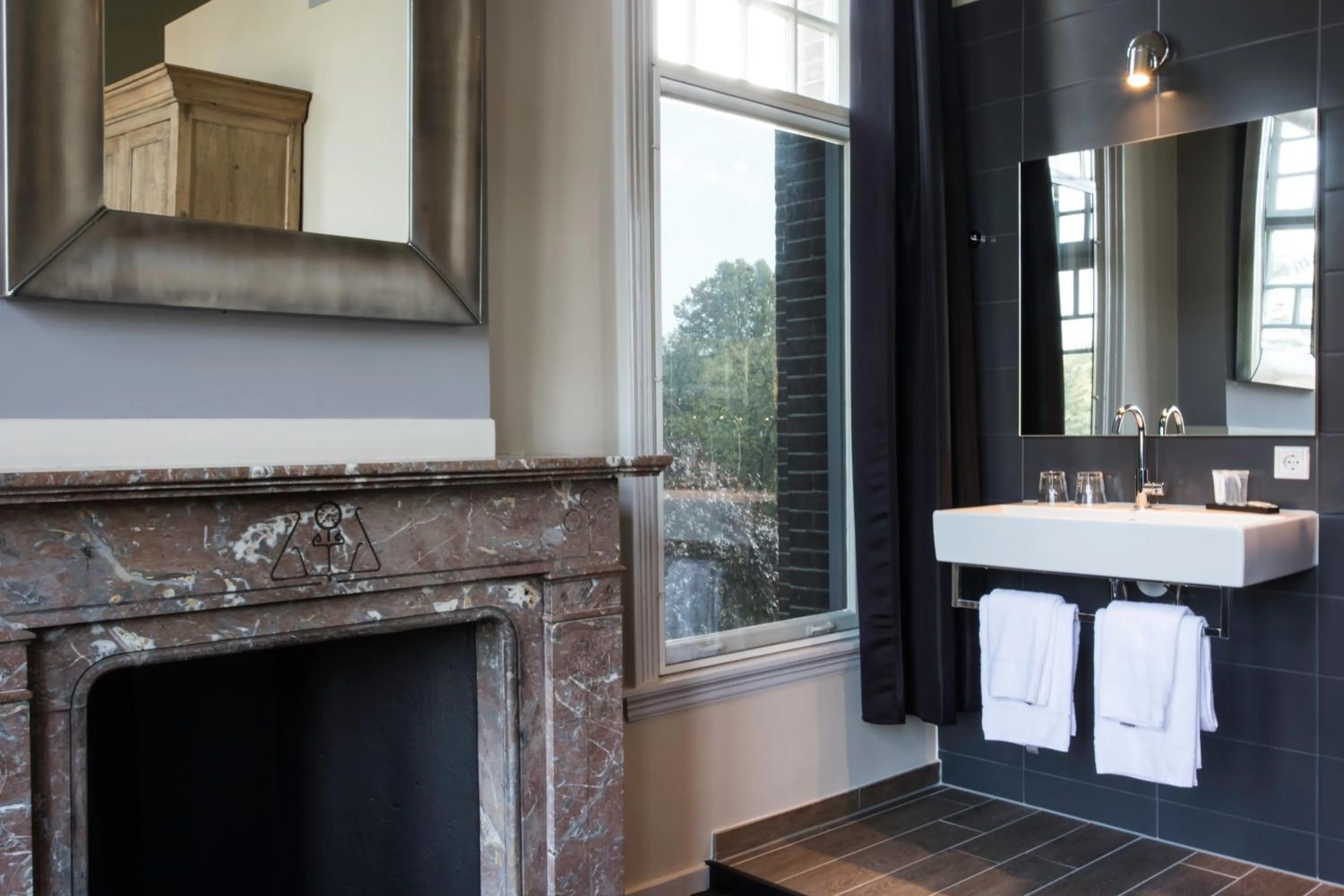 Bathroom in Rijksmonument Hotel de Sprenck - including free private parking