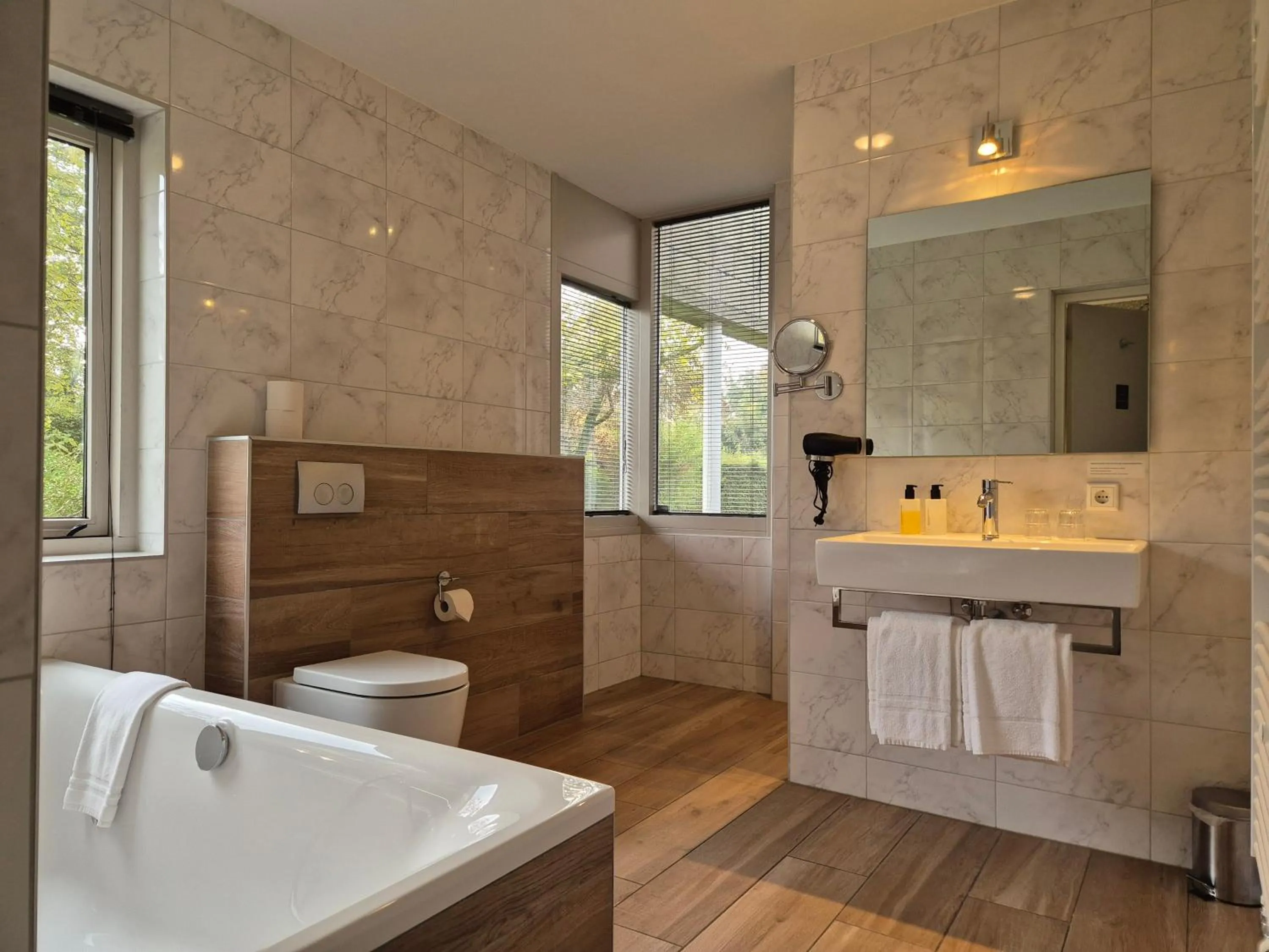 Bathroom in Rijksmonument Hotel de Sprenck - including free private parking