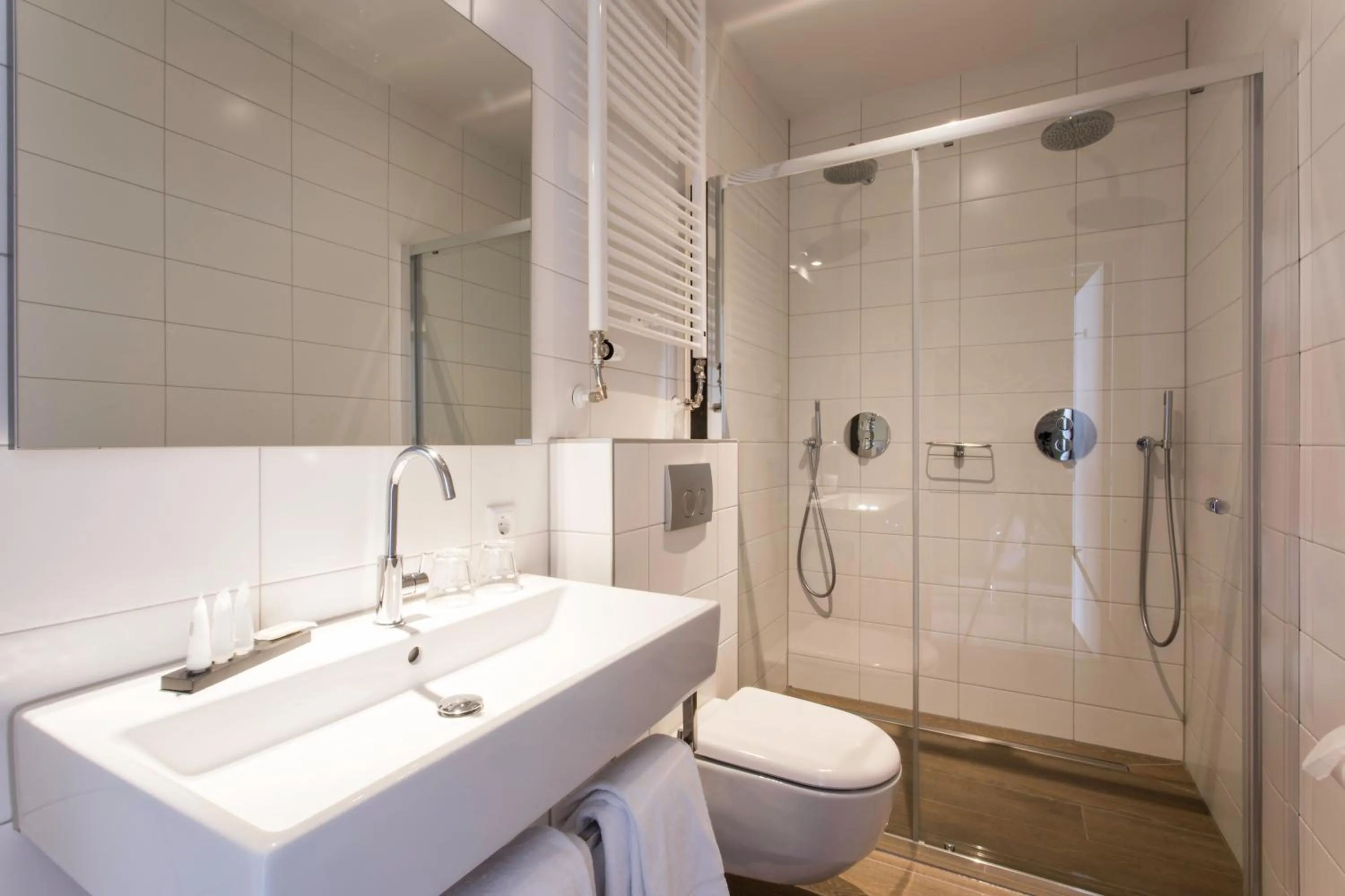 Bathroom in Rijksmonument Hotel de Sprenck - including free private parking