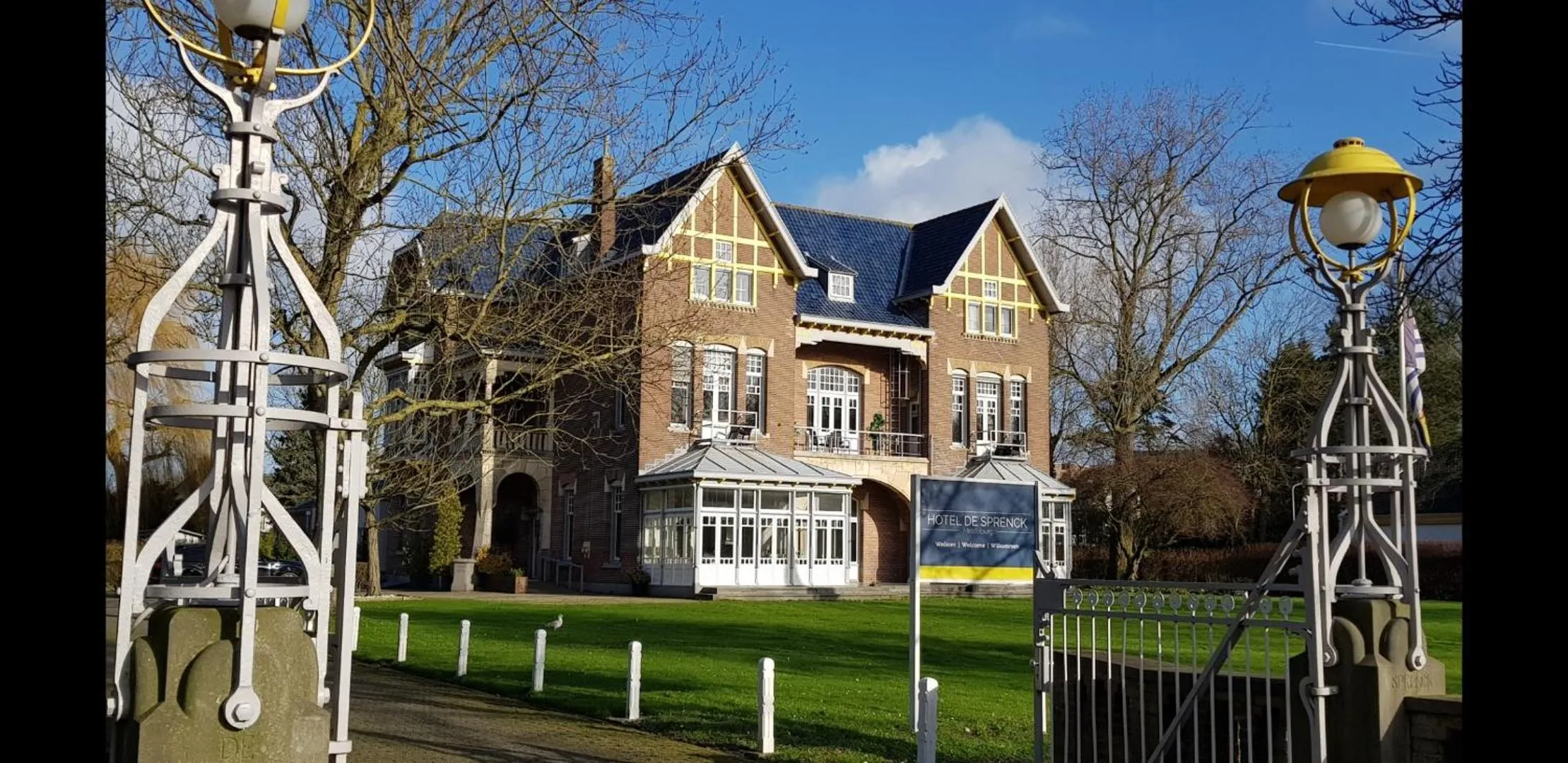 Property building in Rijksmonument Hotel de Sprenck - including free private parking