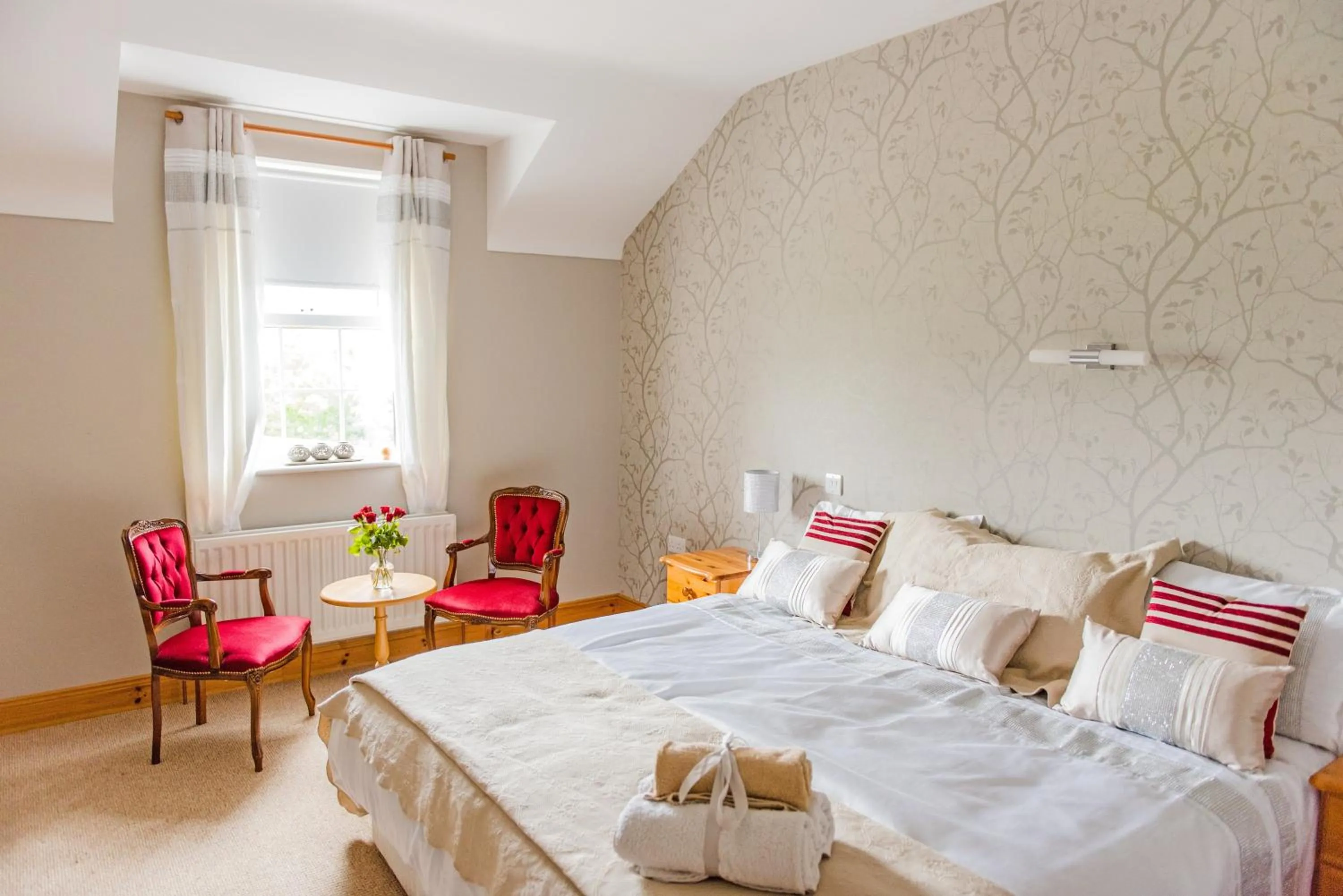 Bedroom, Bed in Melvin Country House