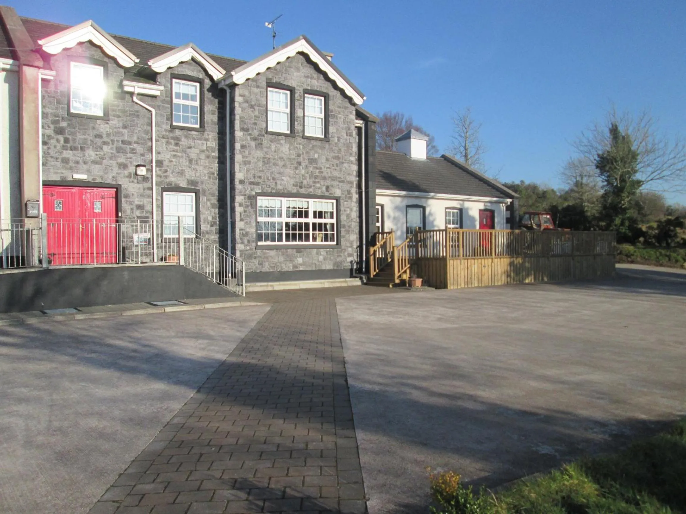 Facade/entrance in Melvin Country House