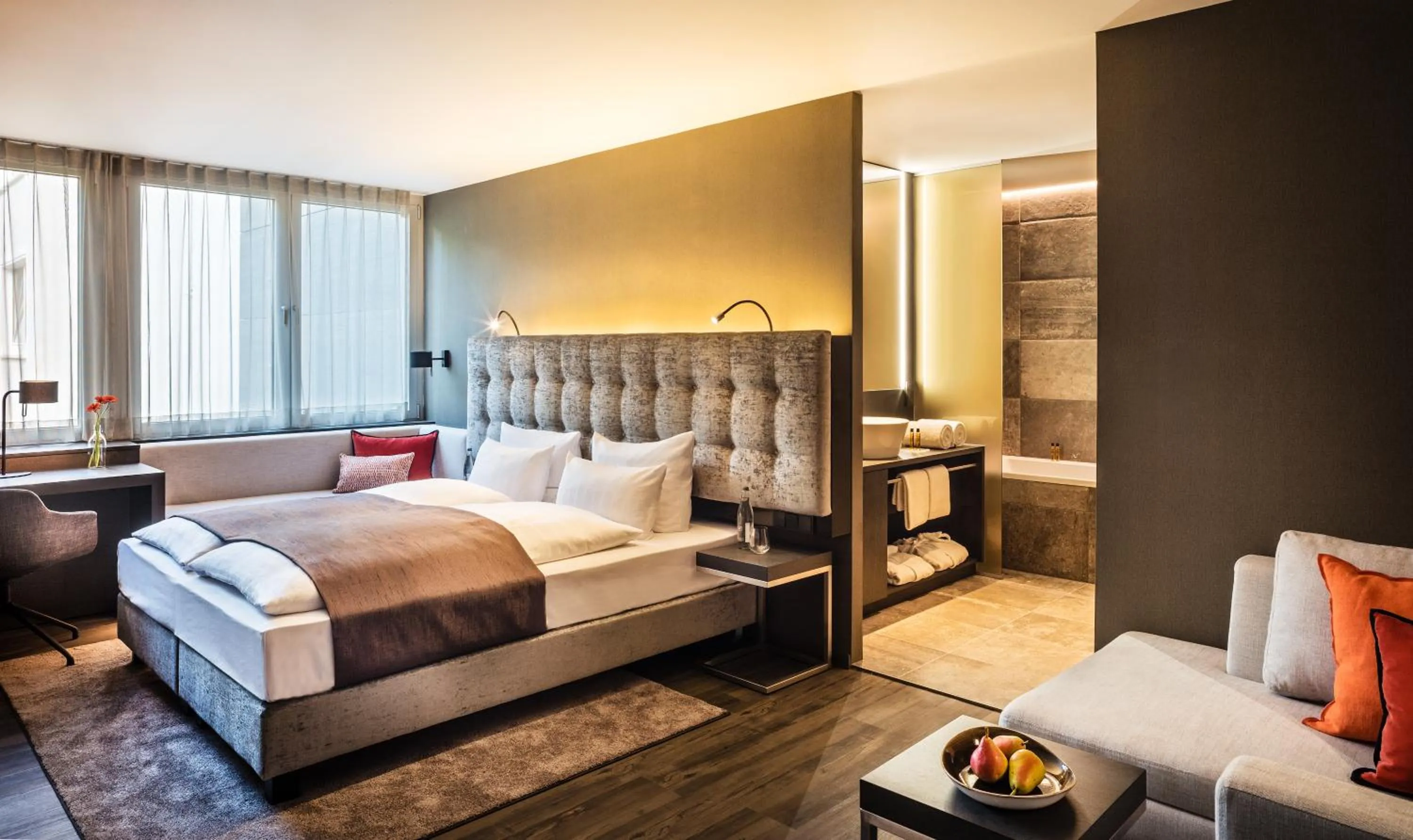 Photo of the whole room, Bed in SAKS Urban Design Hotel Frankfurt