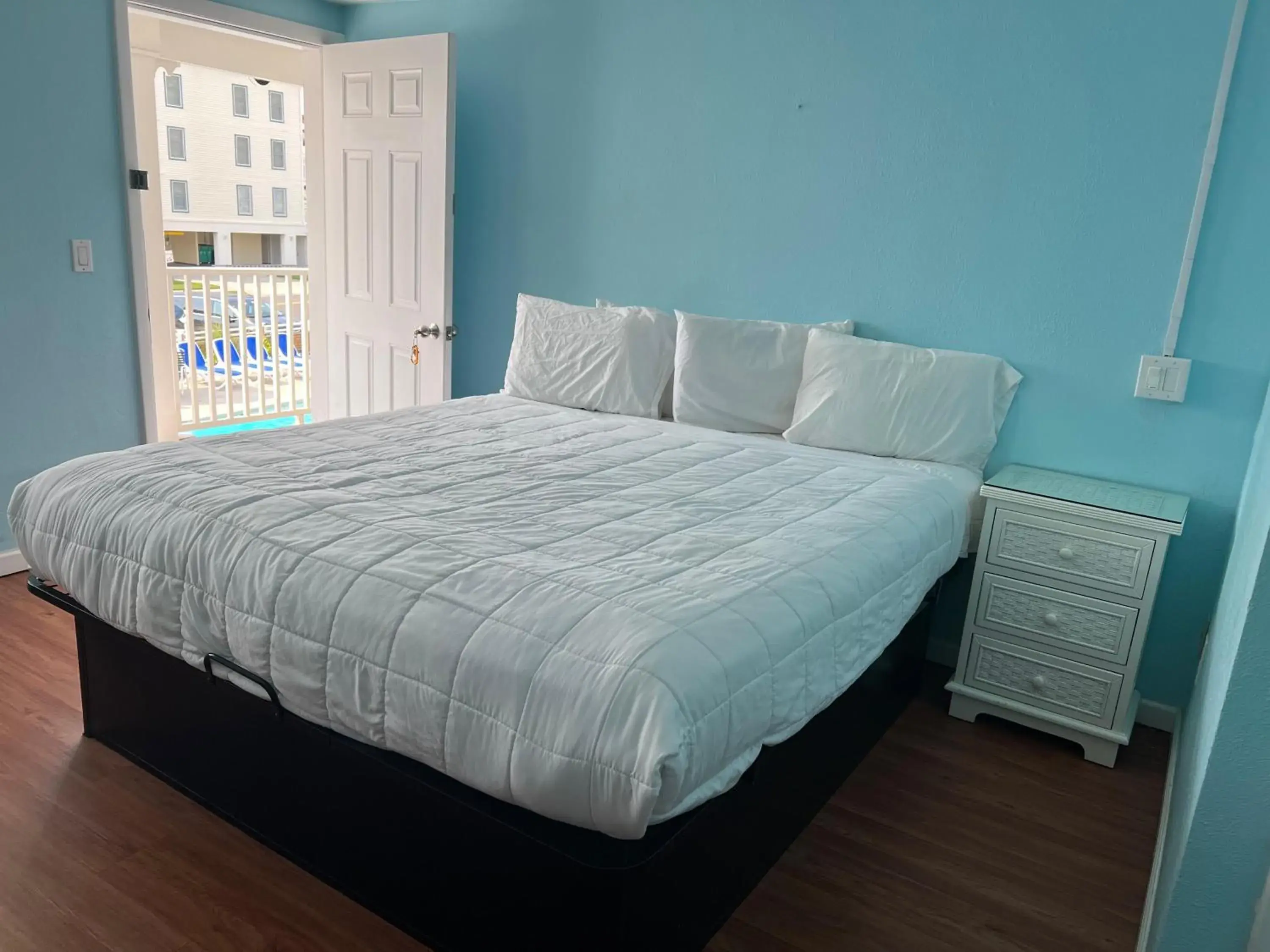 Deluxe King Room in Saratoga Resort Deluxe King Room in Saratoga Resort