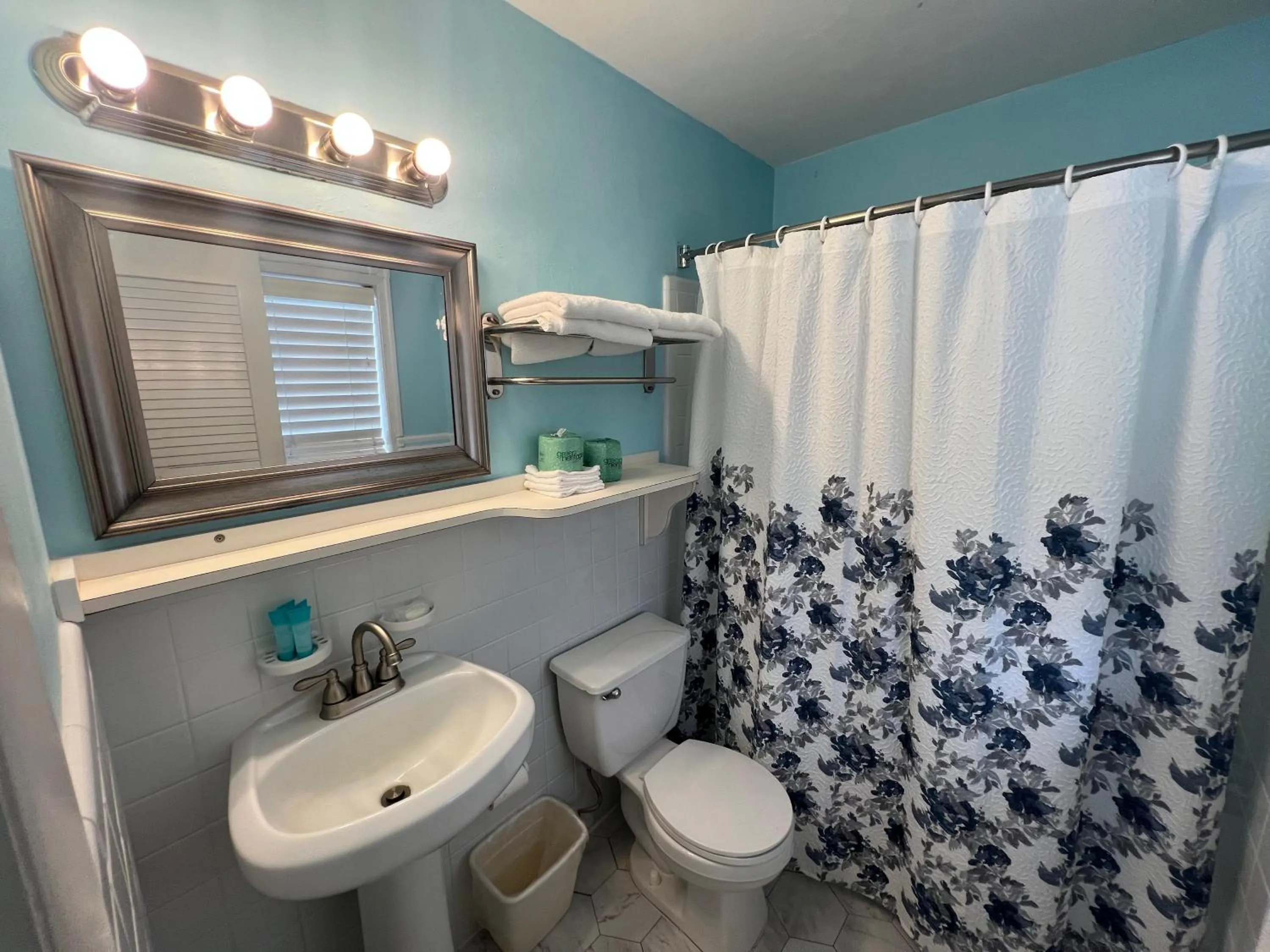 Shower in Saratoga Resort