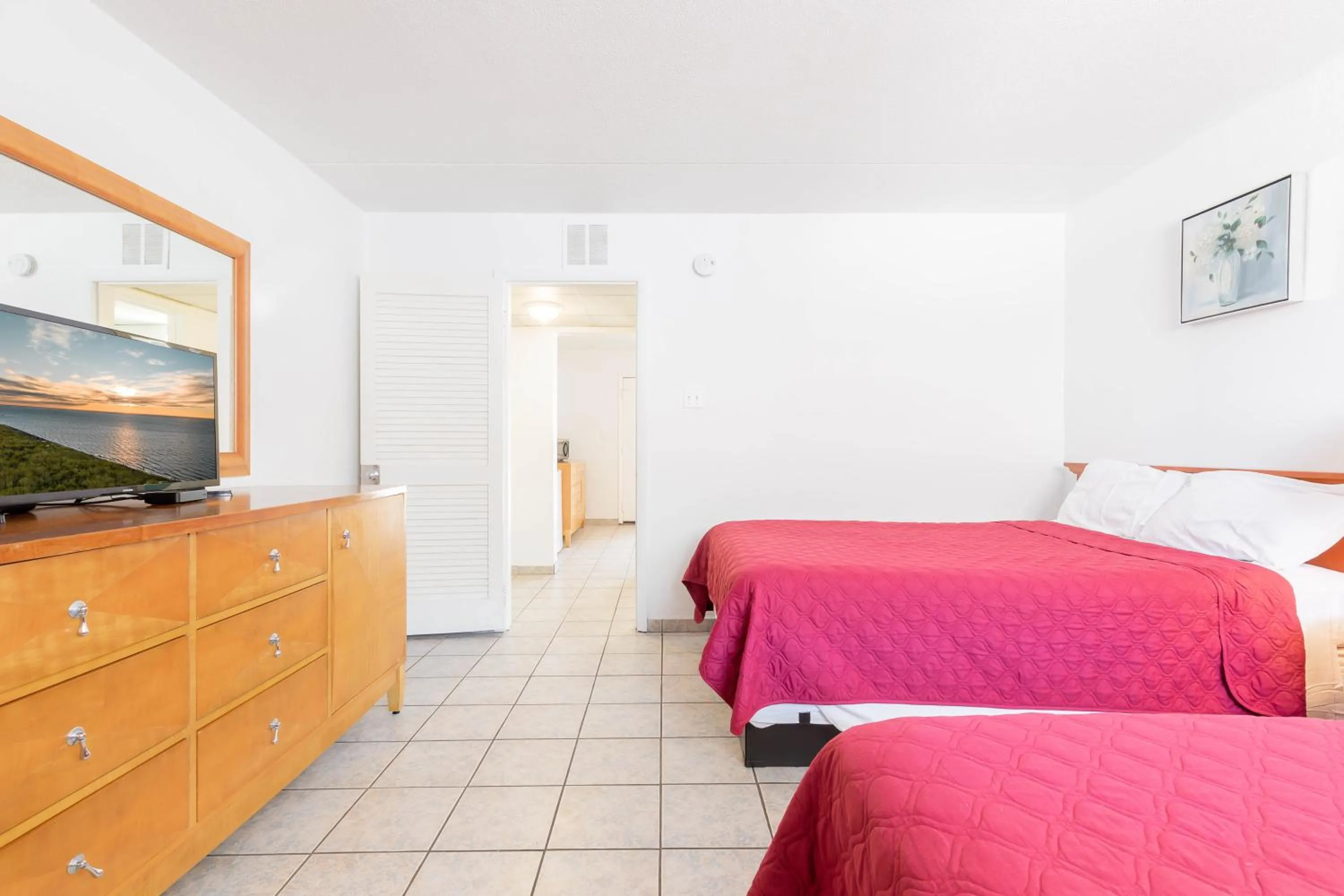 King Suite with Balcony in Premiere Motel