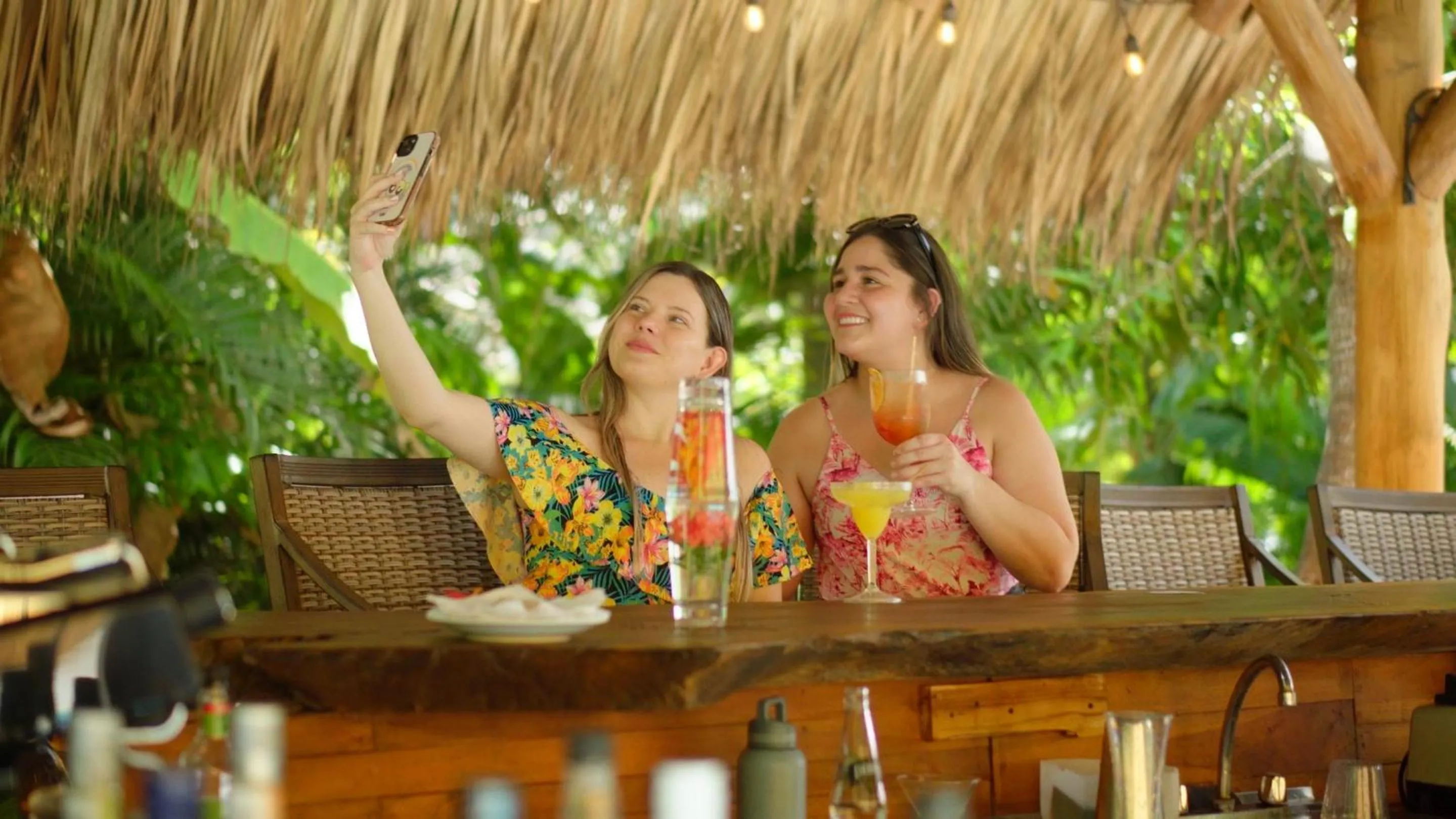 Restaurant/places to eat in Isla Chiquita Glamping Hotel