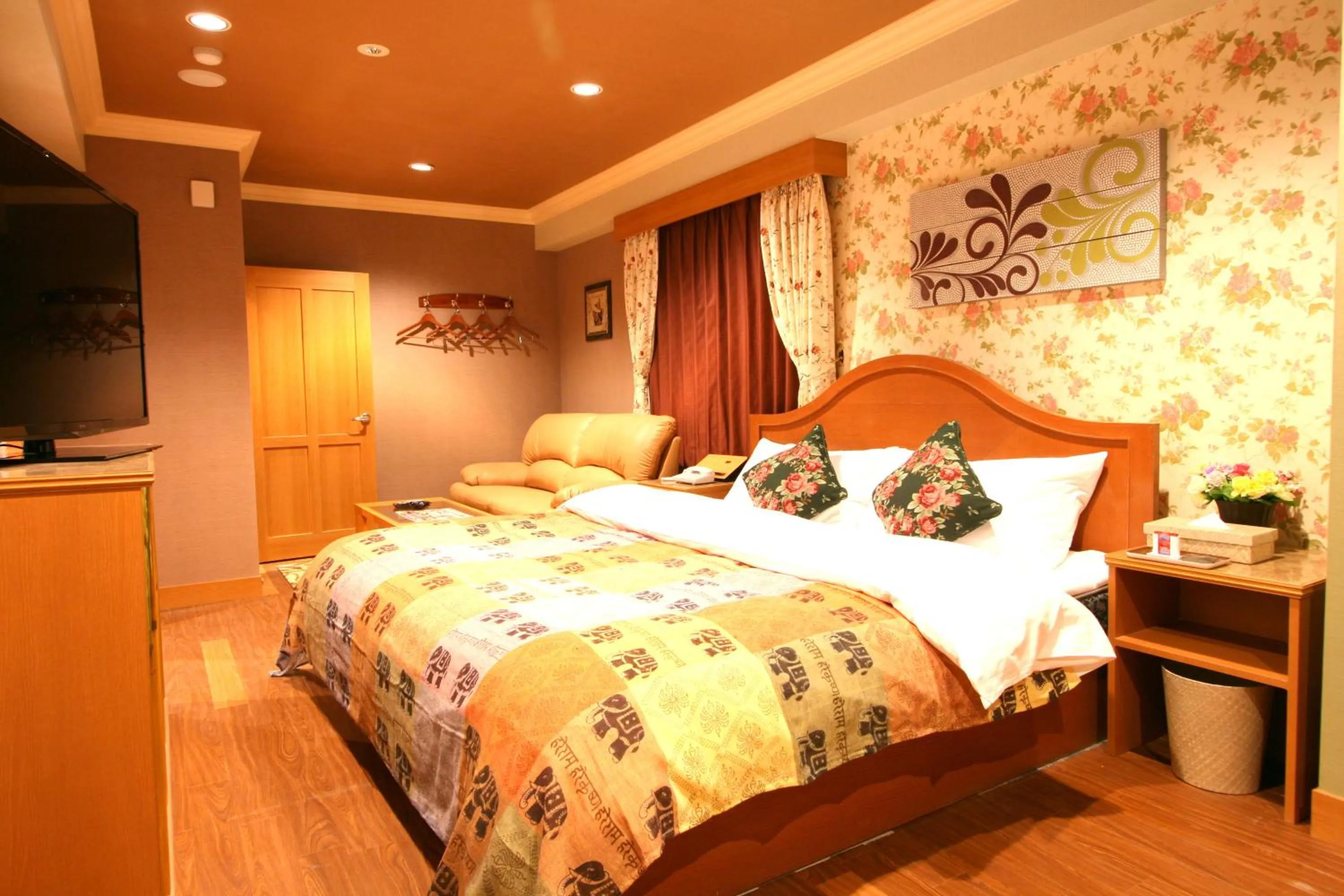 Bed in AURA Seki Inter (Adult Only)