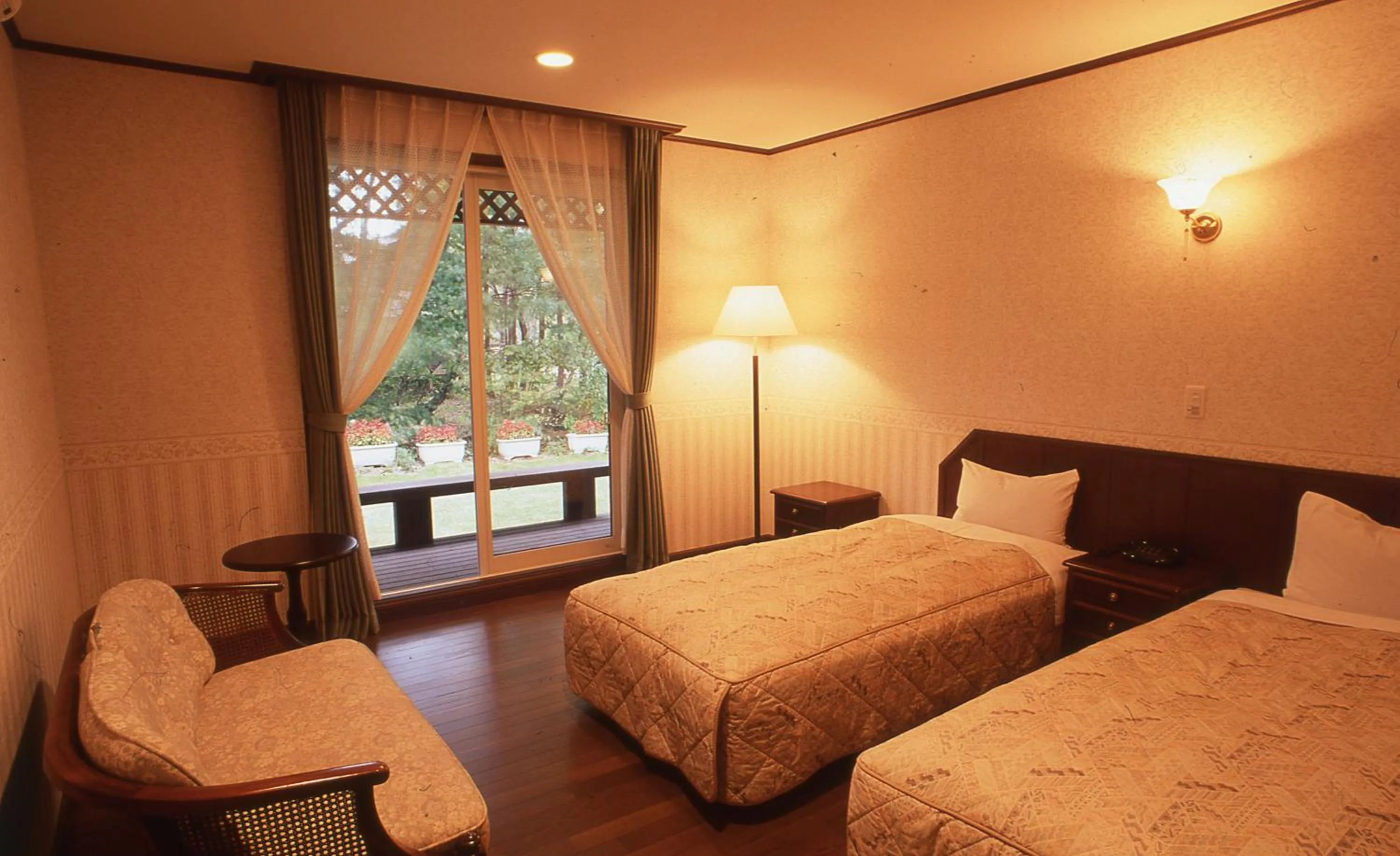 Photo of the whole room in Canari