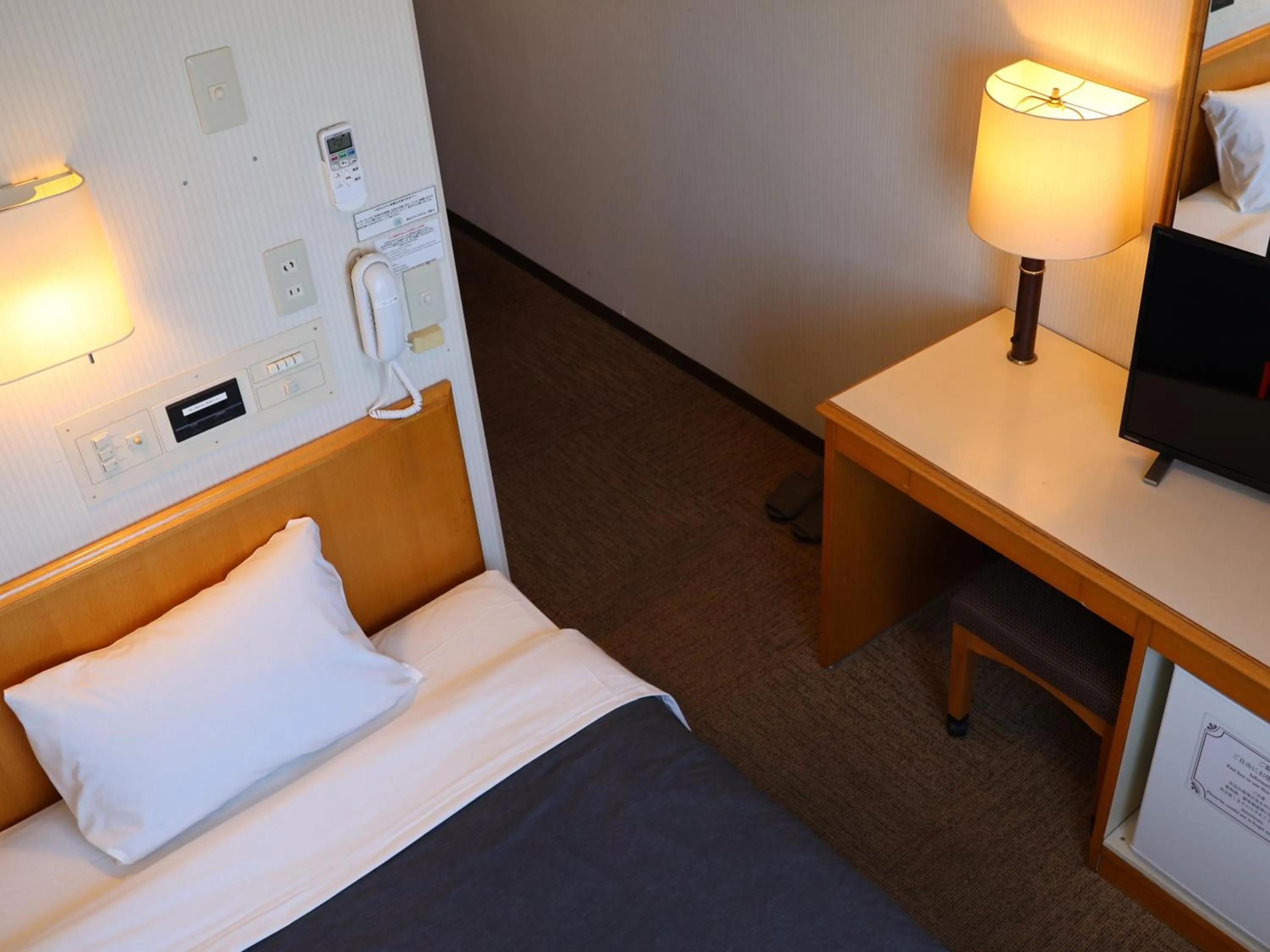 Bedroom, Bed in Sakaide Grand Hotel