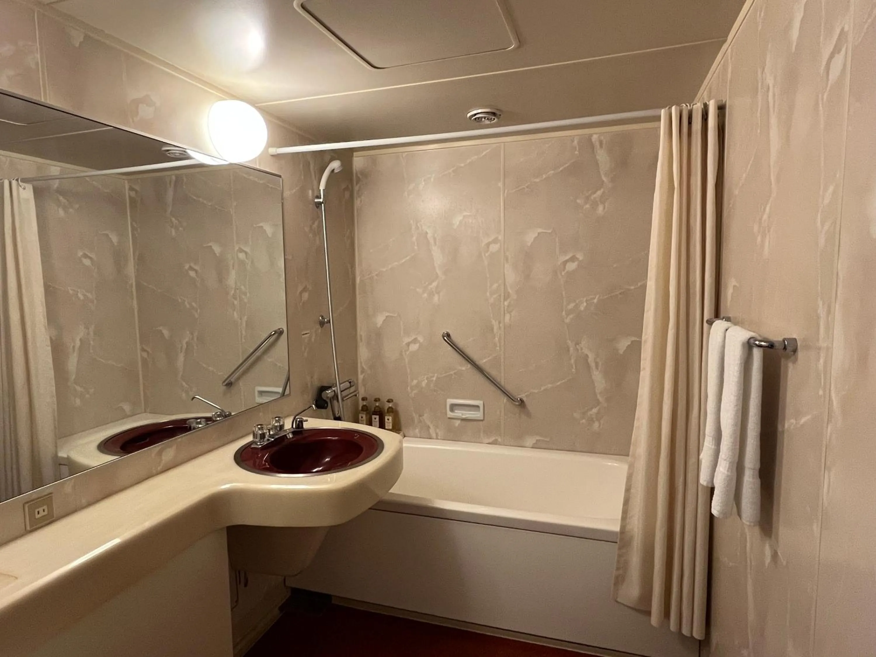 Bathroom in Sakaide Grand Hotel