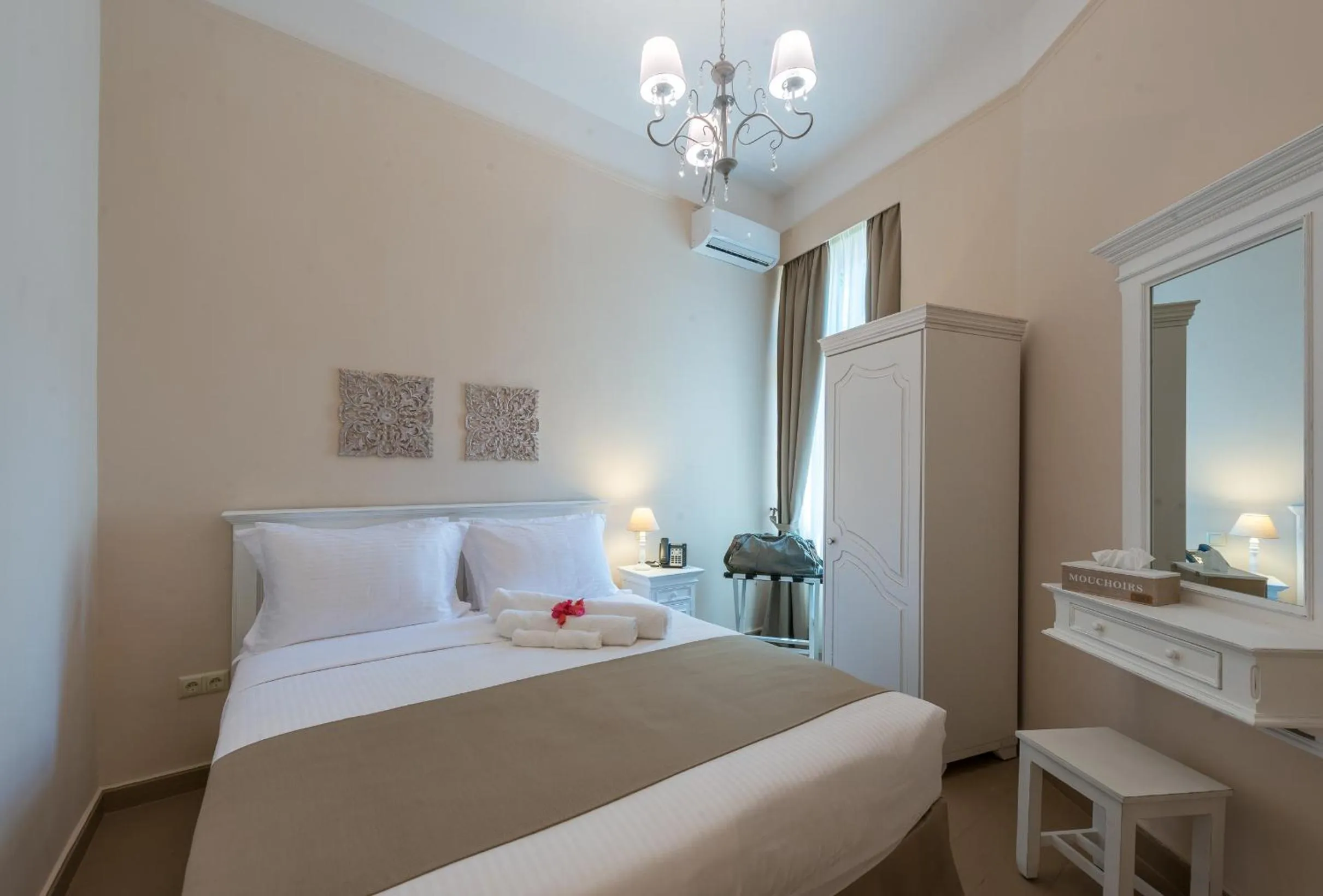 Bedroom, Bed in Palladian Home