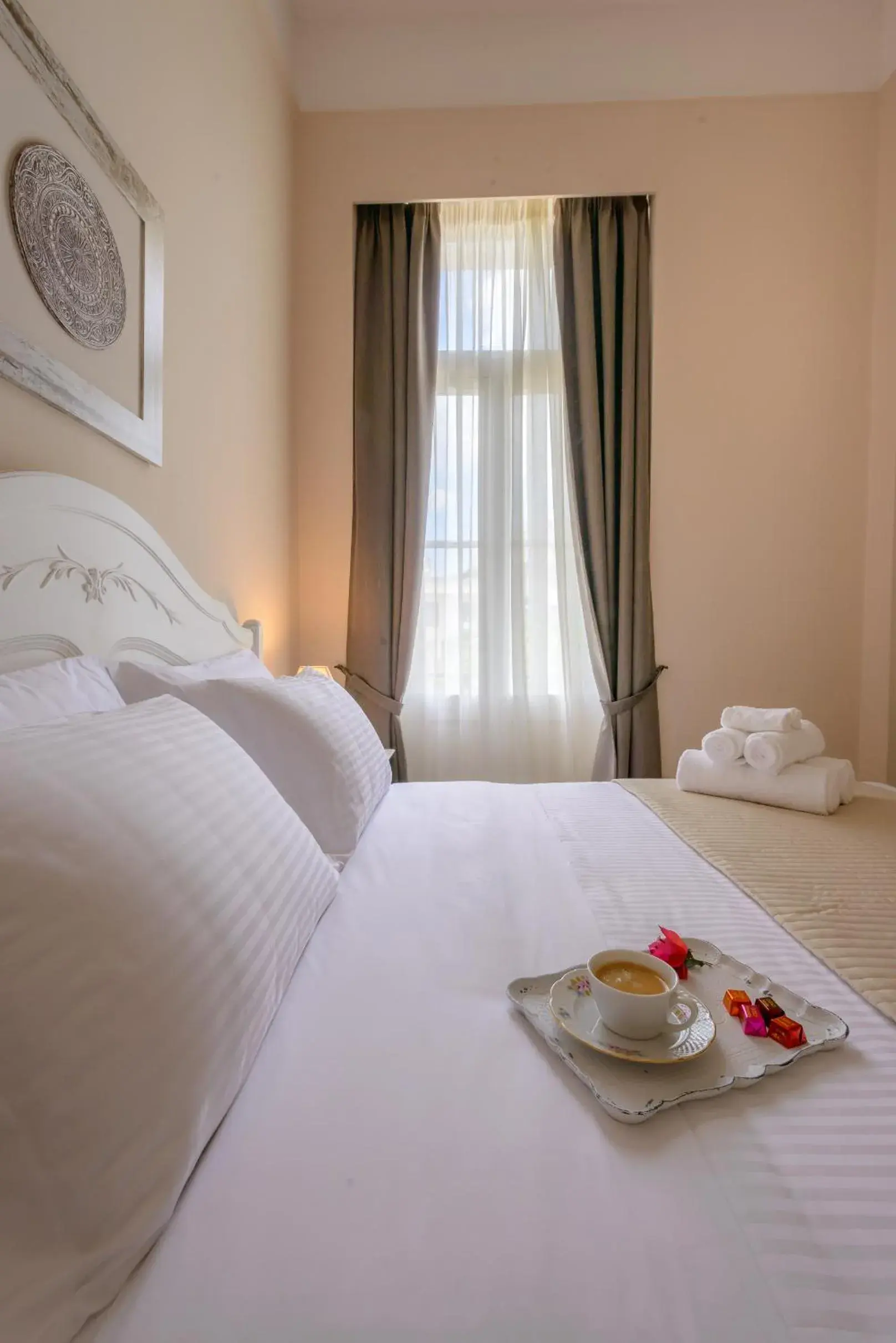 Standard Double Room in Palladian Home Standard Double Room in Palladian Home