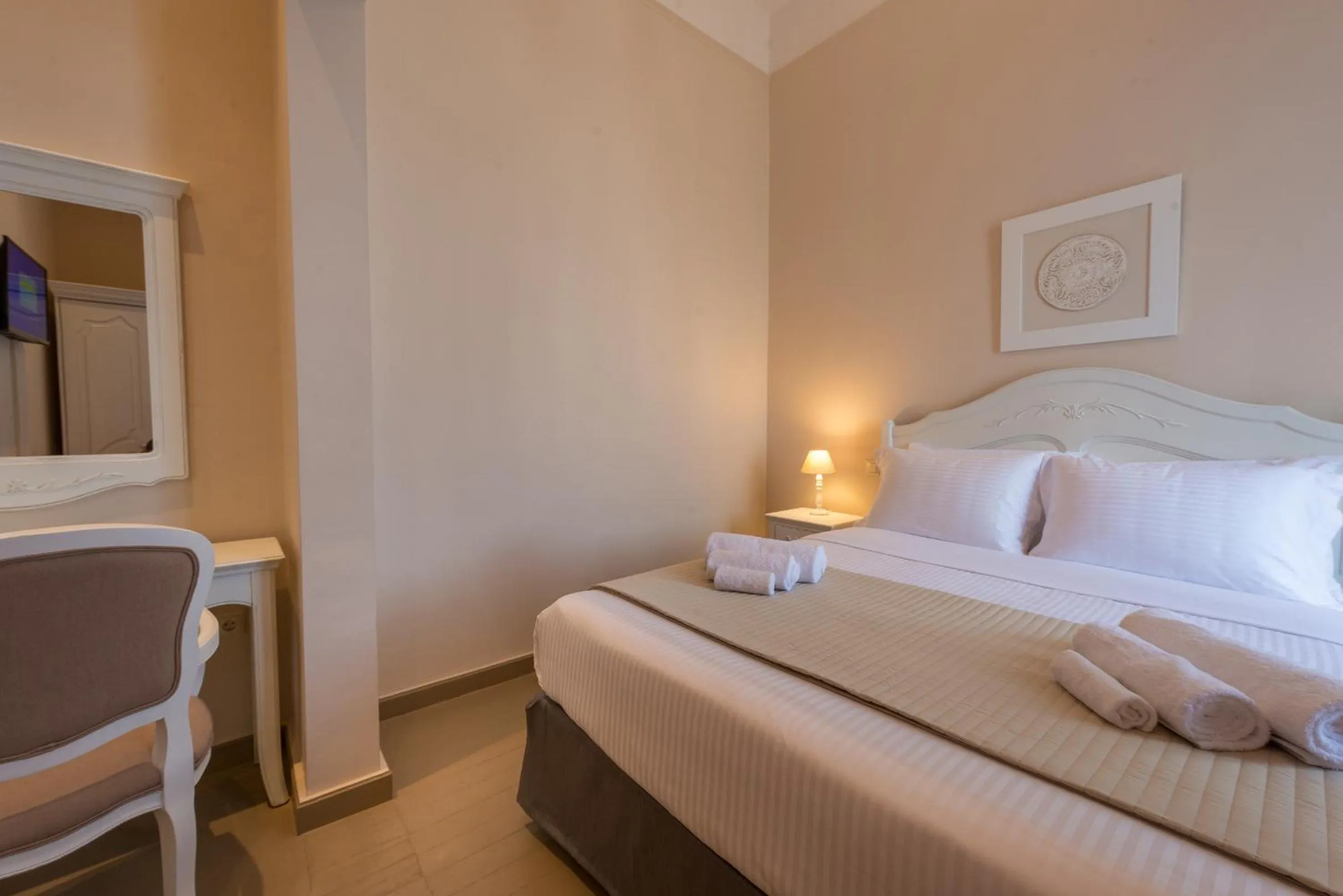 Bedroom, Bed in Palladian Home