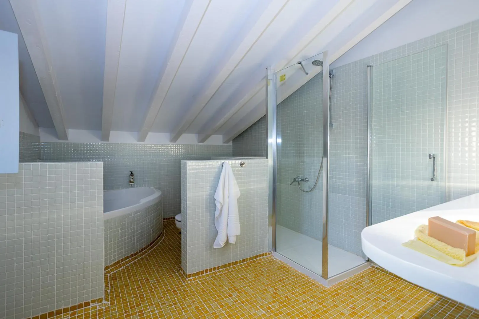 Shower, Bed in Casona Las Cinco Calderas