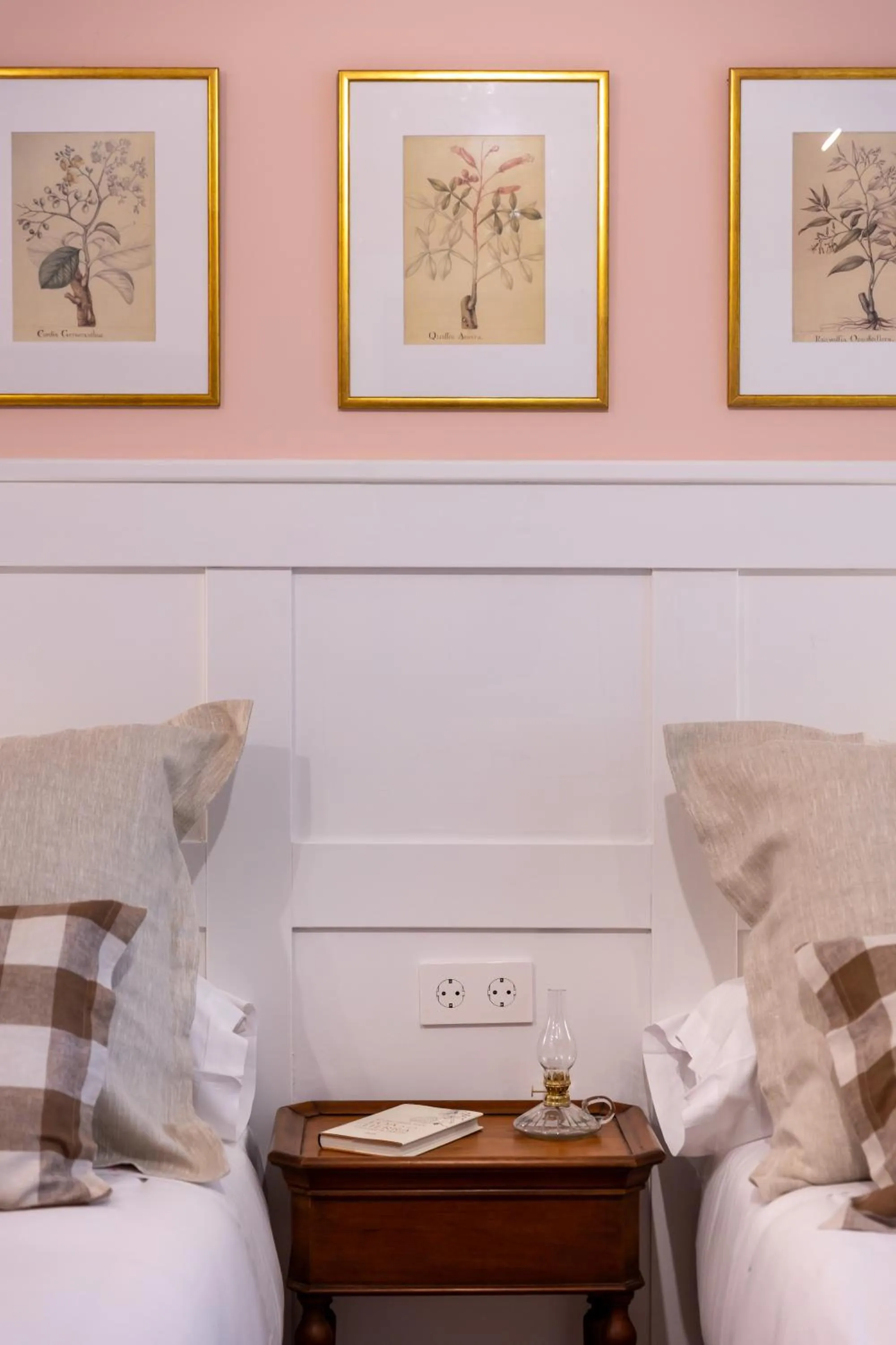 Decorative detail, Bed in Casona Las Cinco Calderas