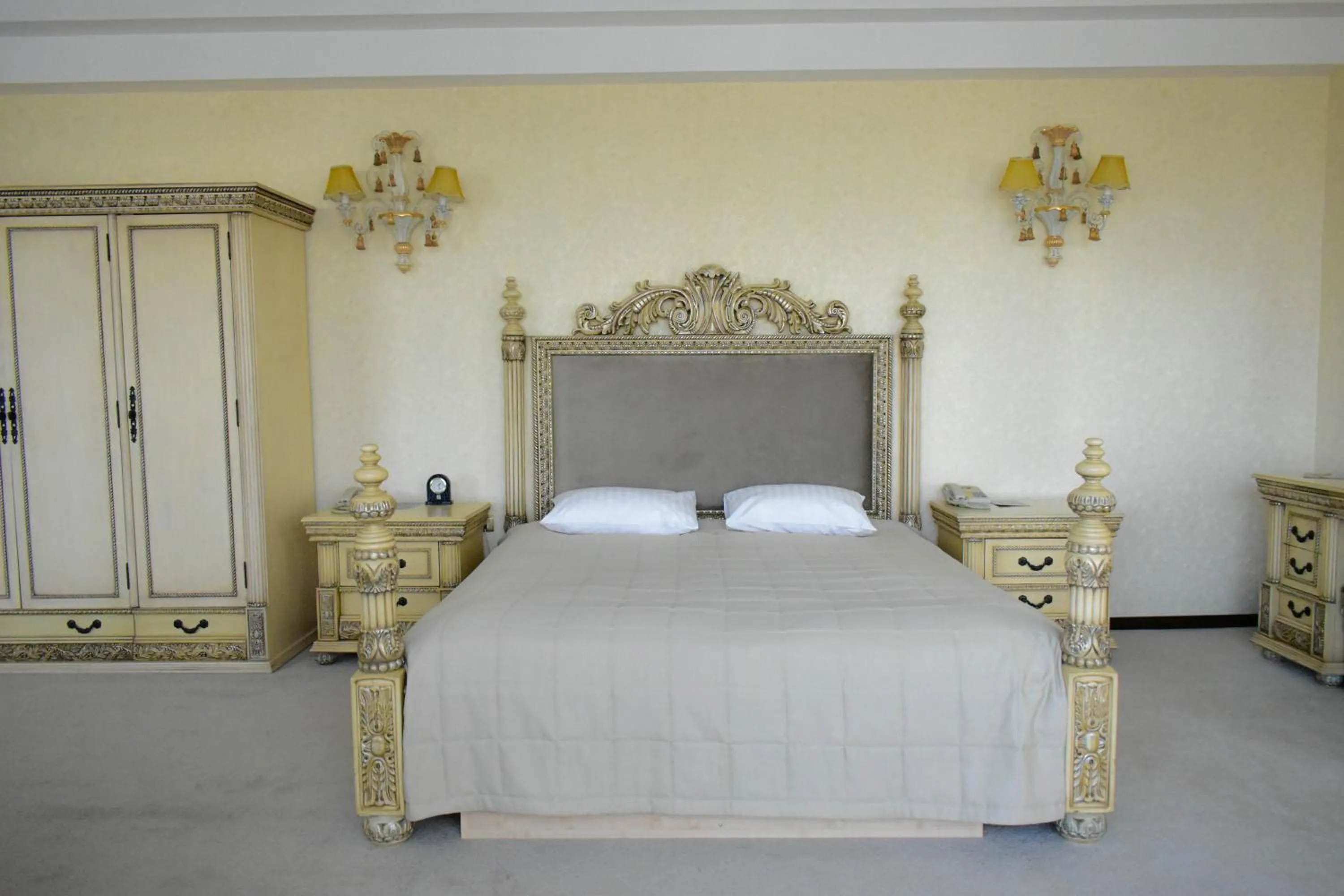 Bed in Hotel Feride