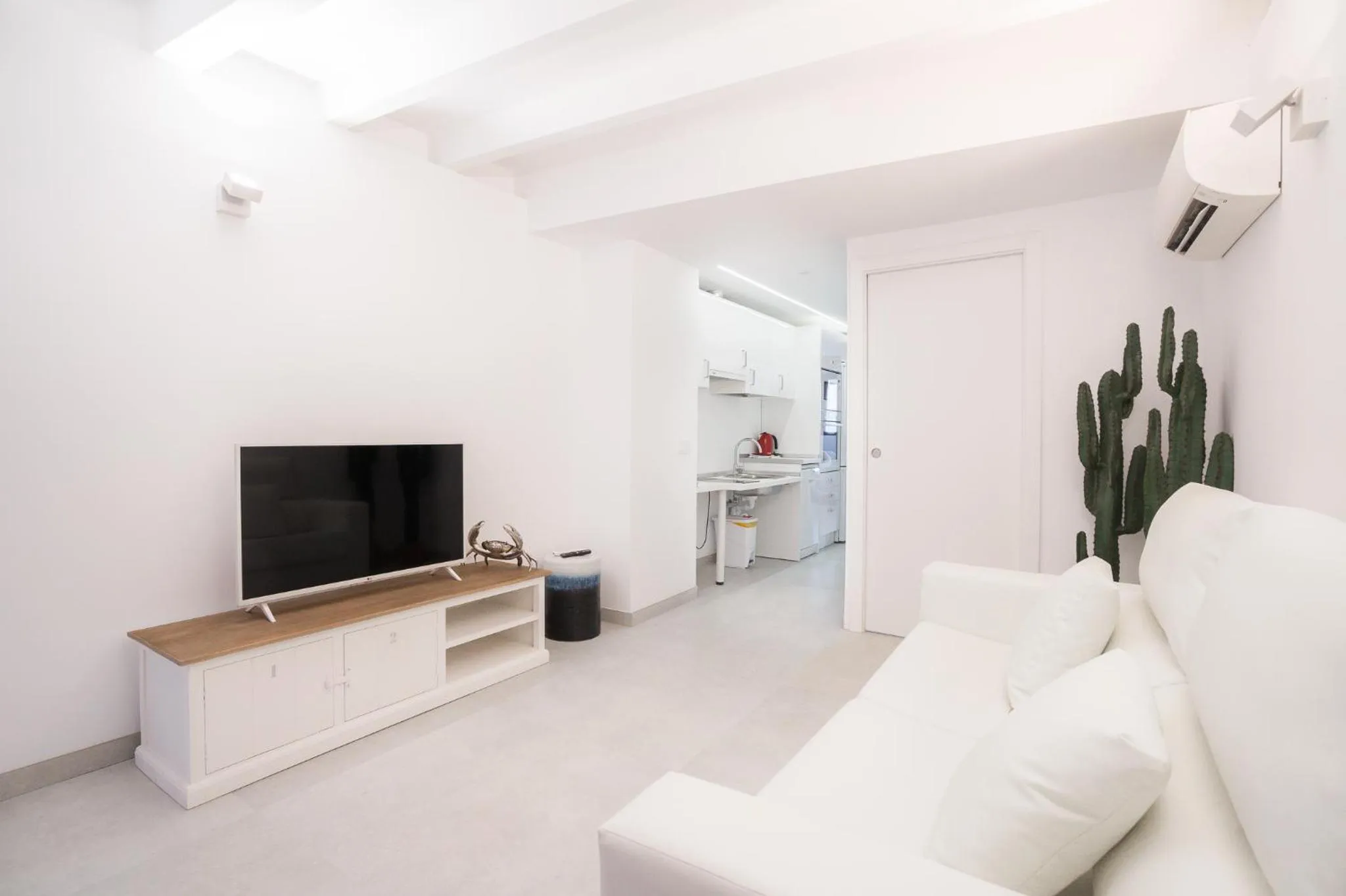 TV and multimedia in Urban Suites Palma - Turismo de Interior by PriorityVillas