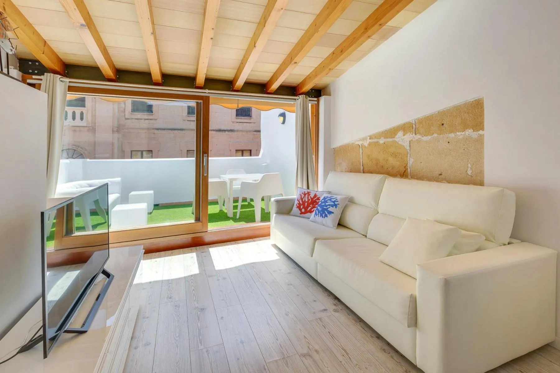 TV and multimedia in Urban Suites Palma - Turismo de Interior by PriorityVillas