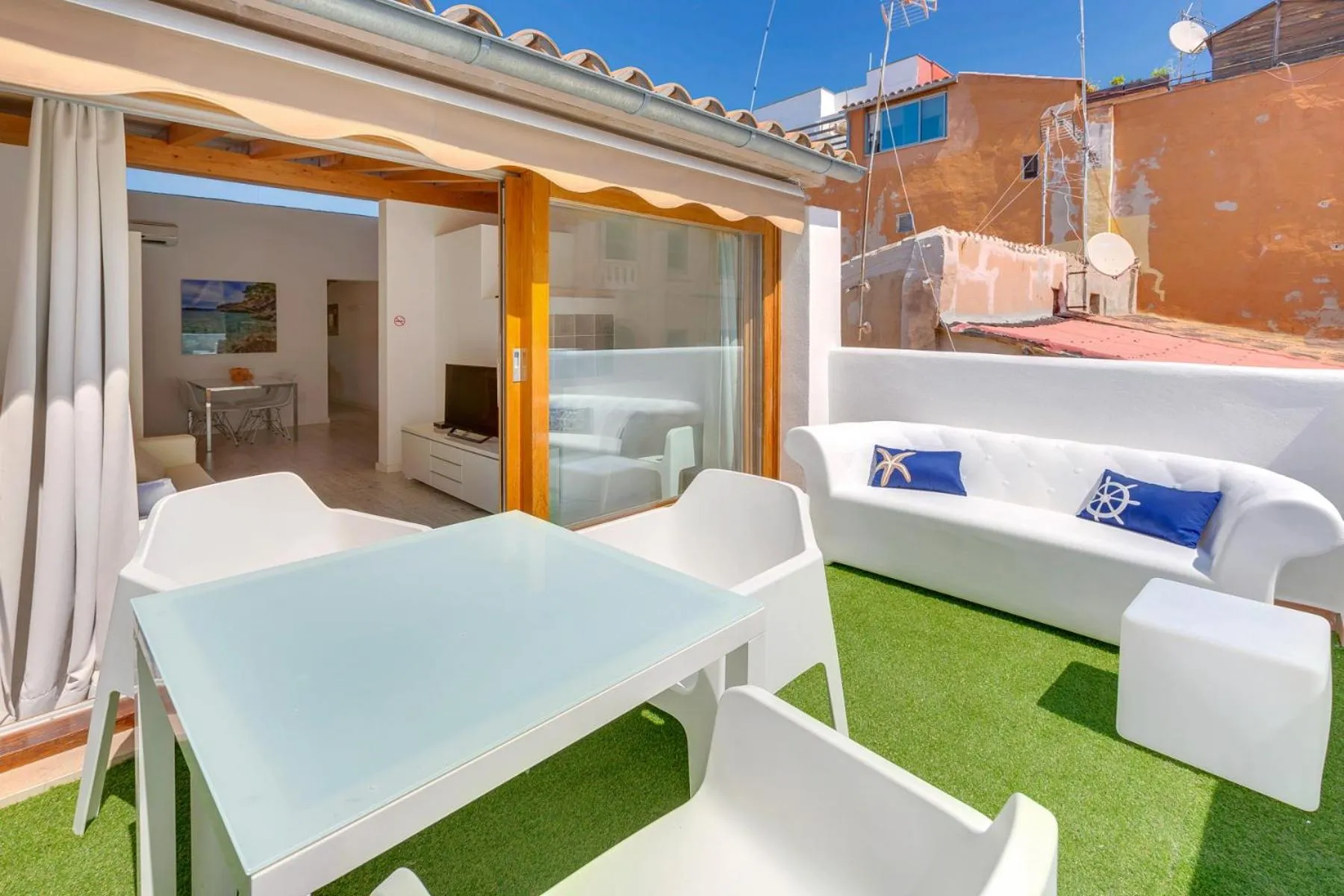 TV and multimedia in Urban Suites Palma - Turismo de Interior by PriorityVillas