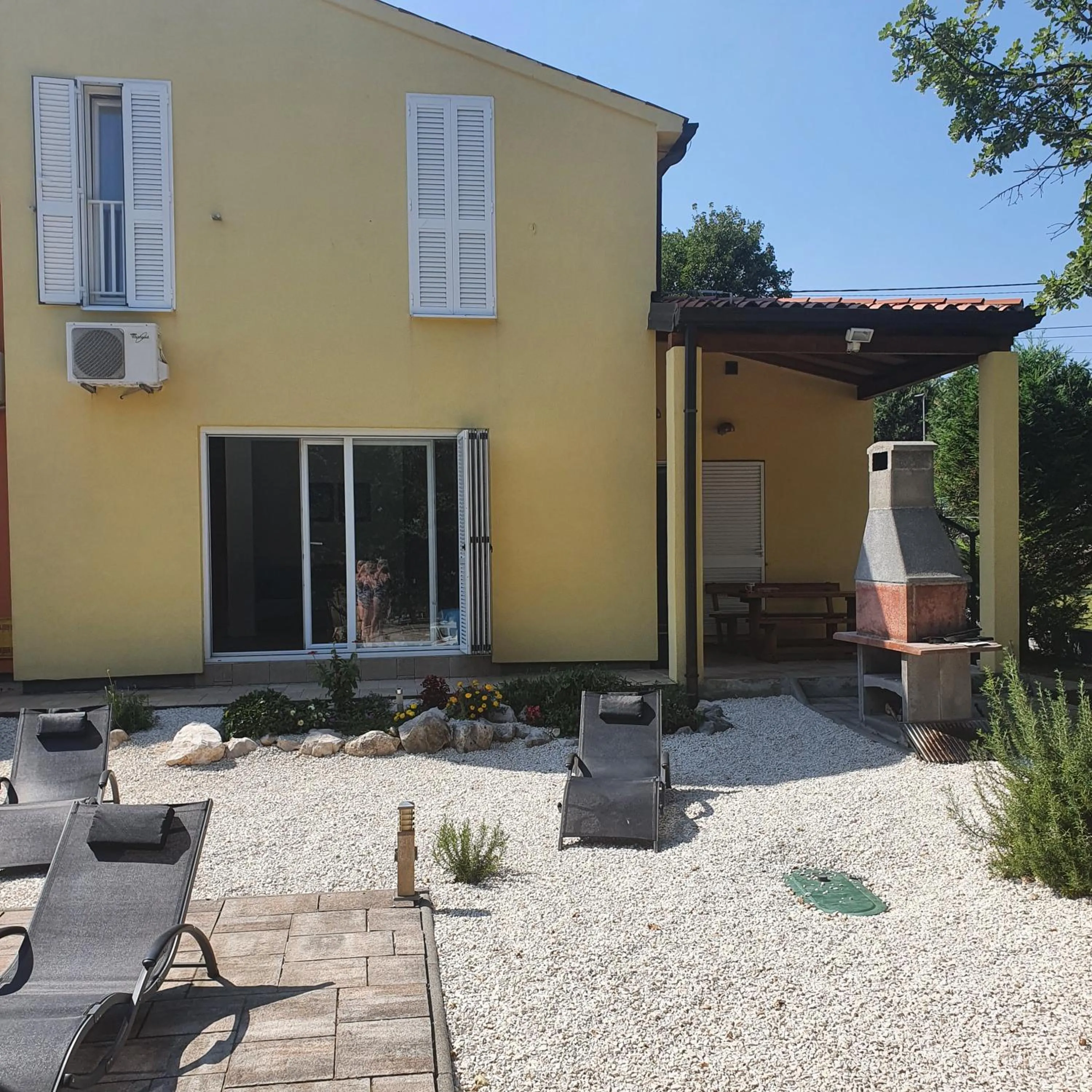 Property building in Dee's House and Pool