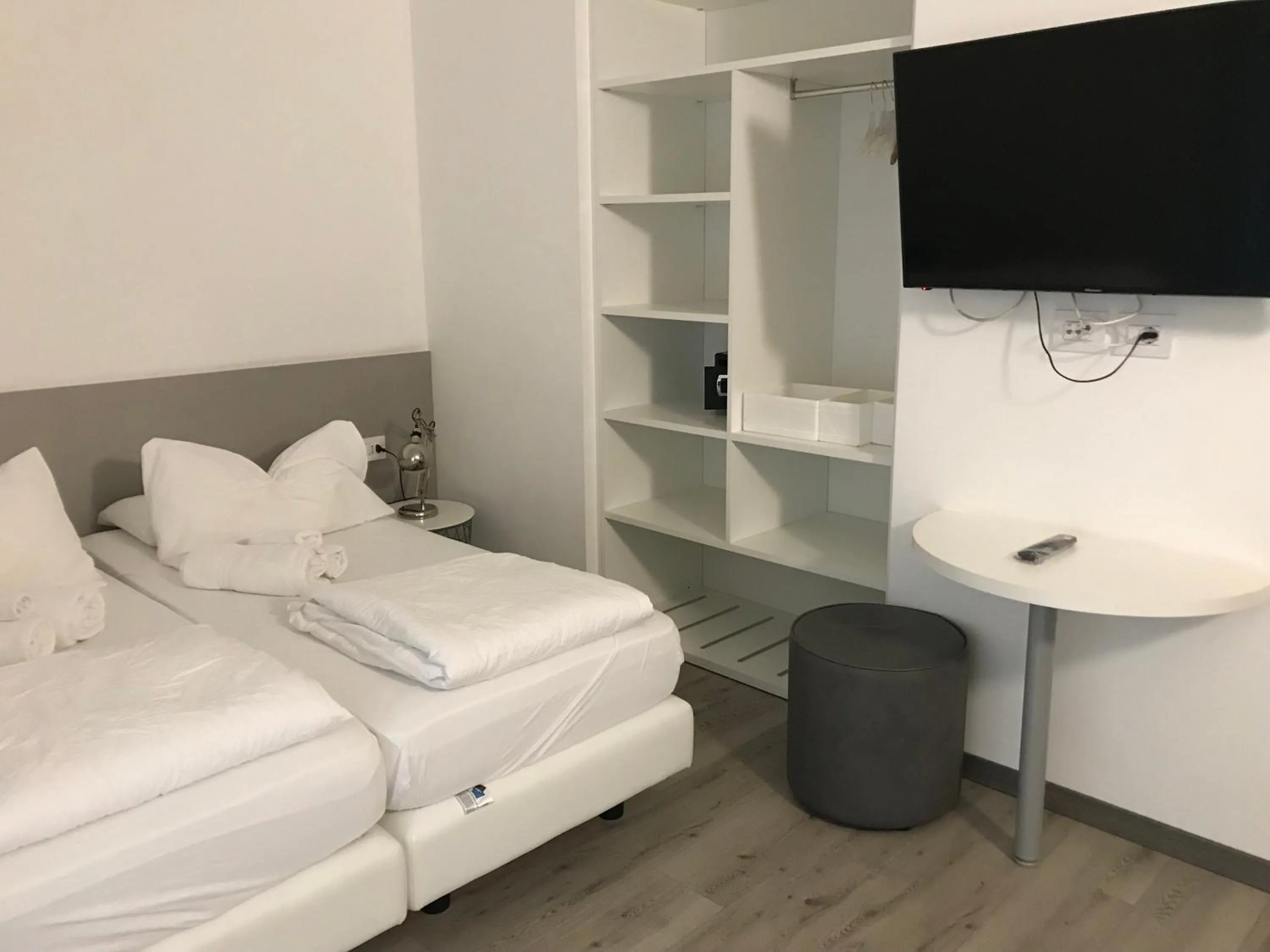 Bedroom, Bed in GardaBreak Rooms&Breakfast Holiday Apartments