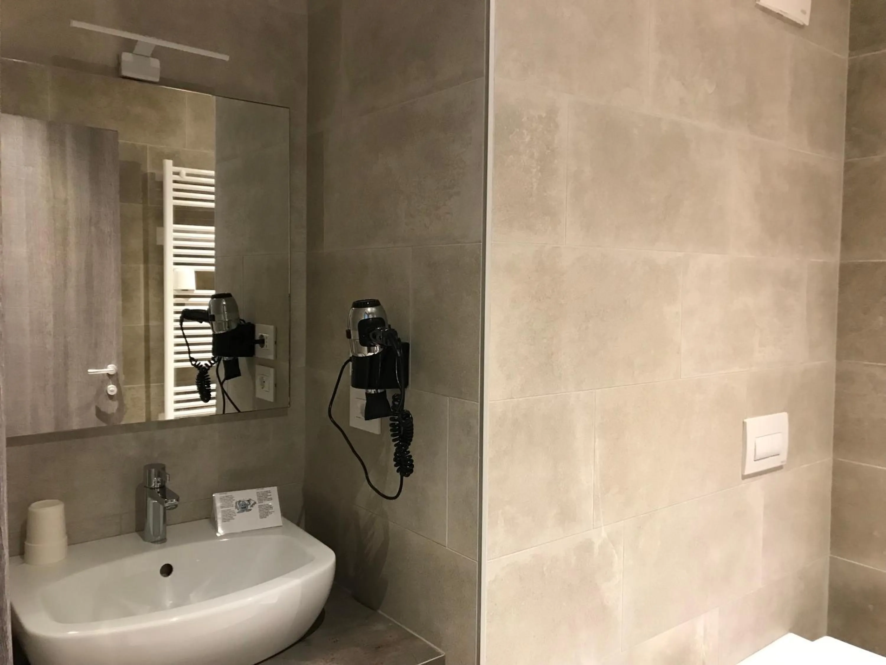 Bathroom in GardaBreak Rooms&Breakfast Holiday Apartments