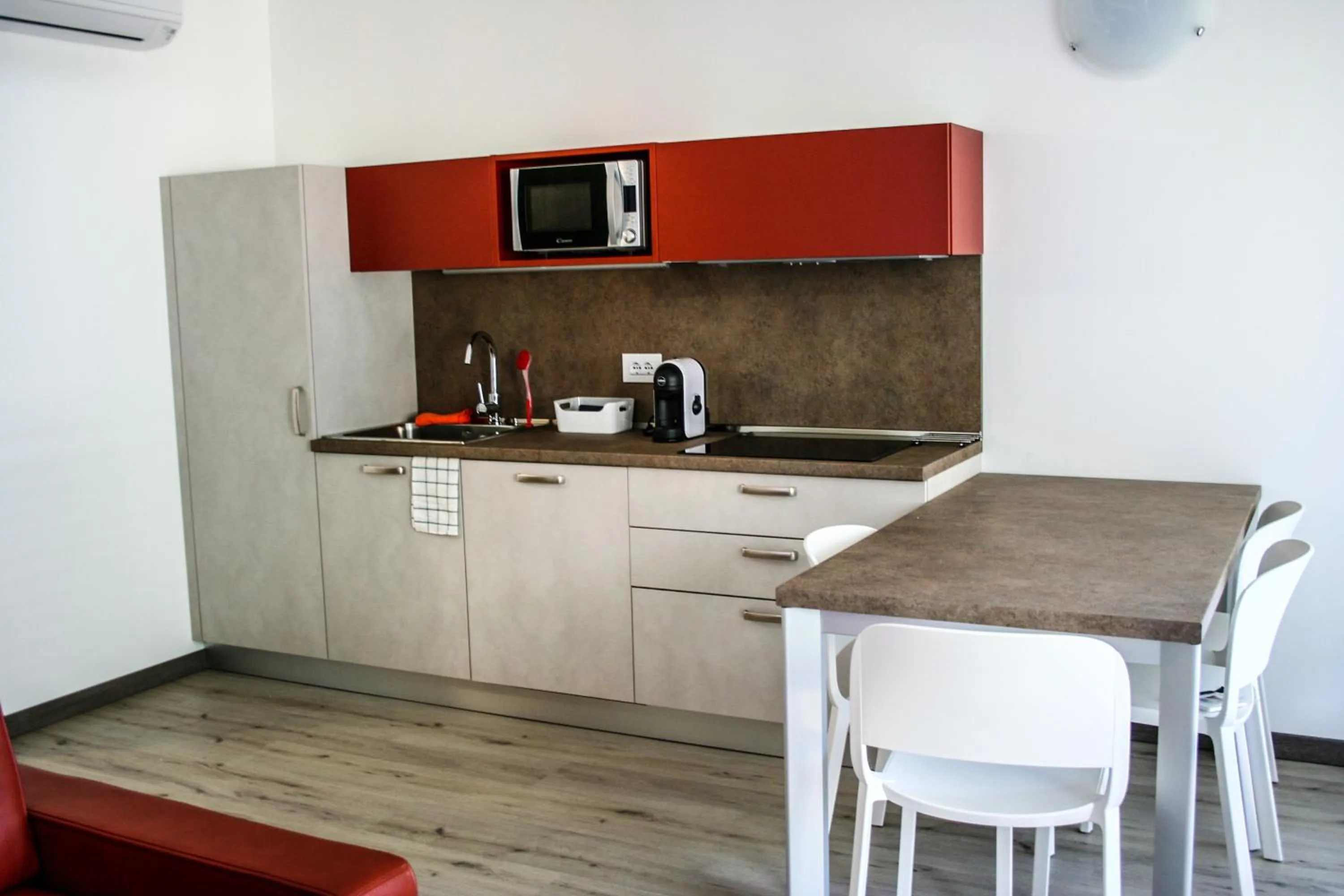 Kitchen or kitchenette in GardaBreak Rooms&Breakfast Holiday Apartments