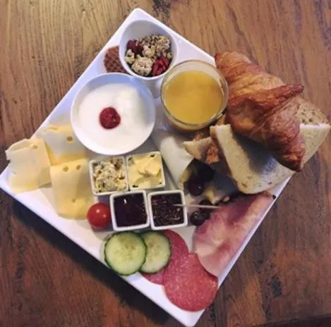 Breakfast in Artagnan