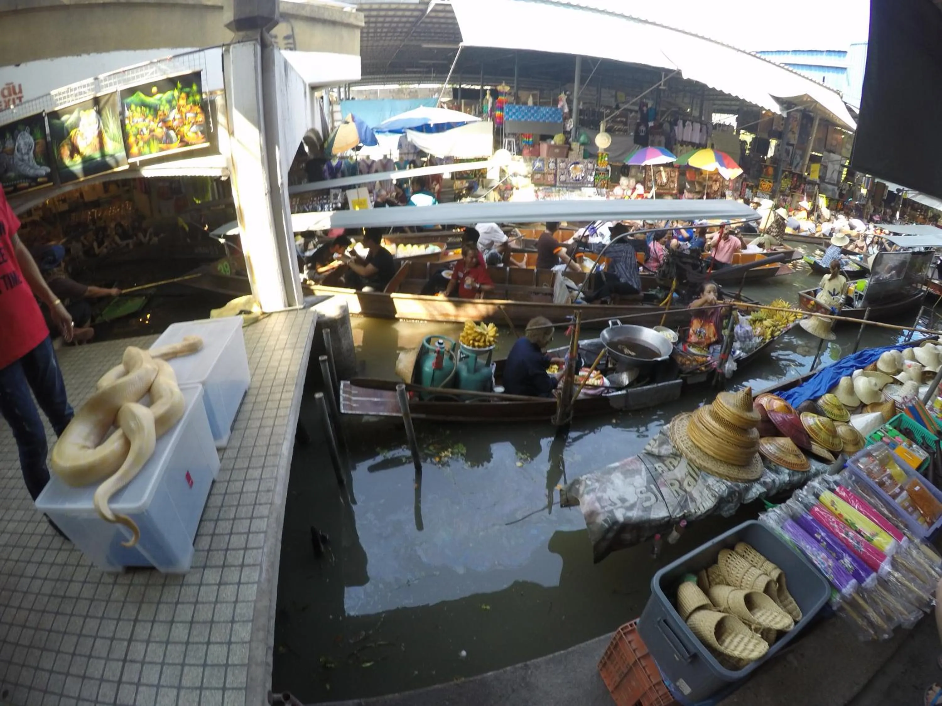 Nearby landmark in PuengLuang Hotel