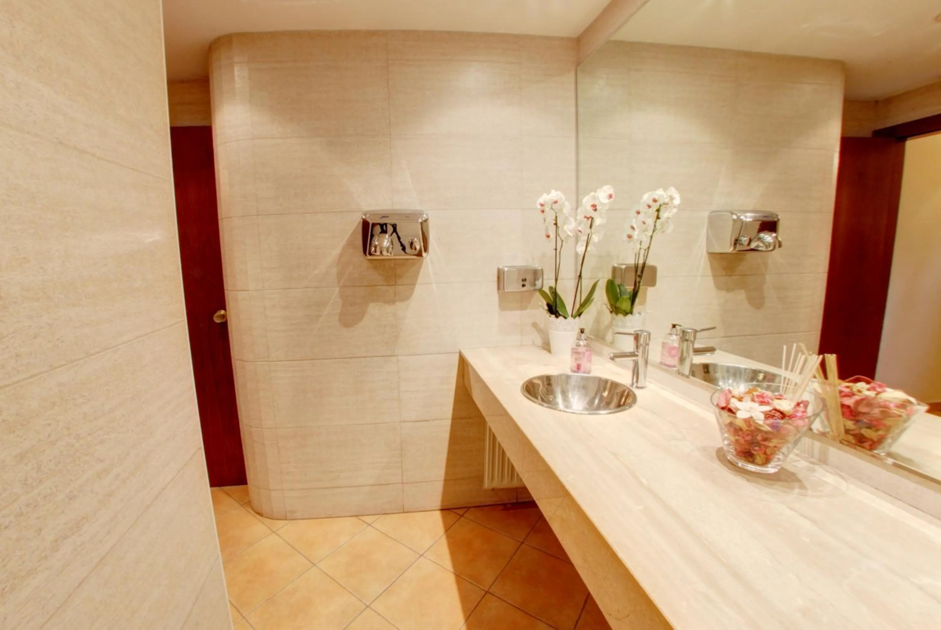 Bathroom in Hotel Montané