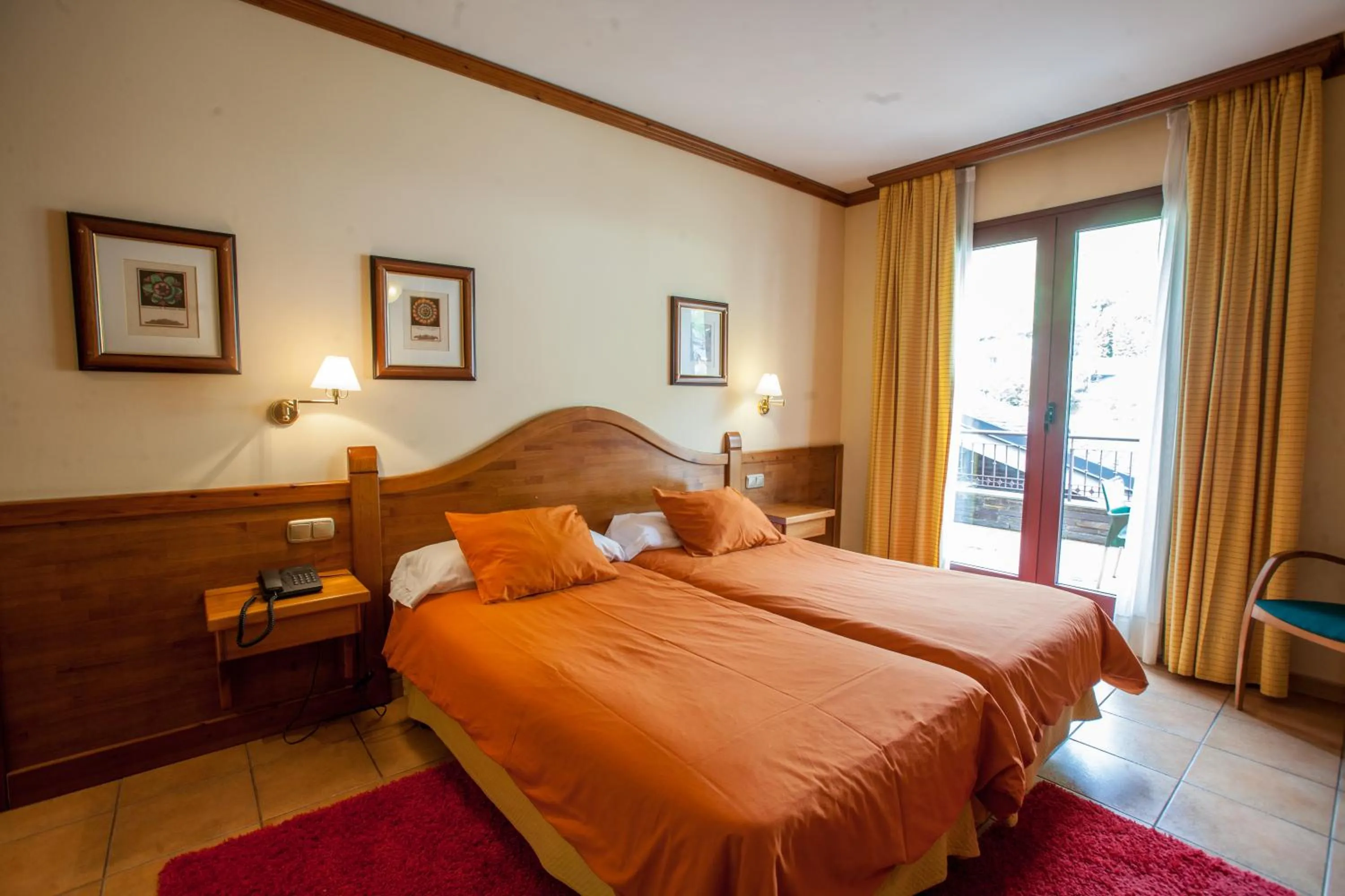 Day, Bed in Hotel Montané