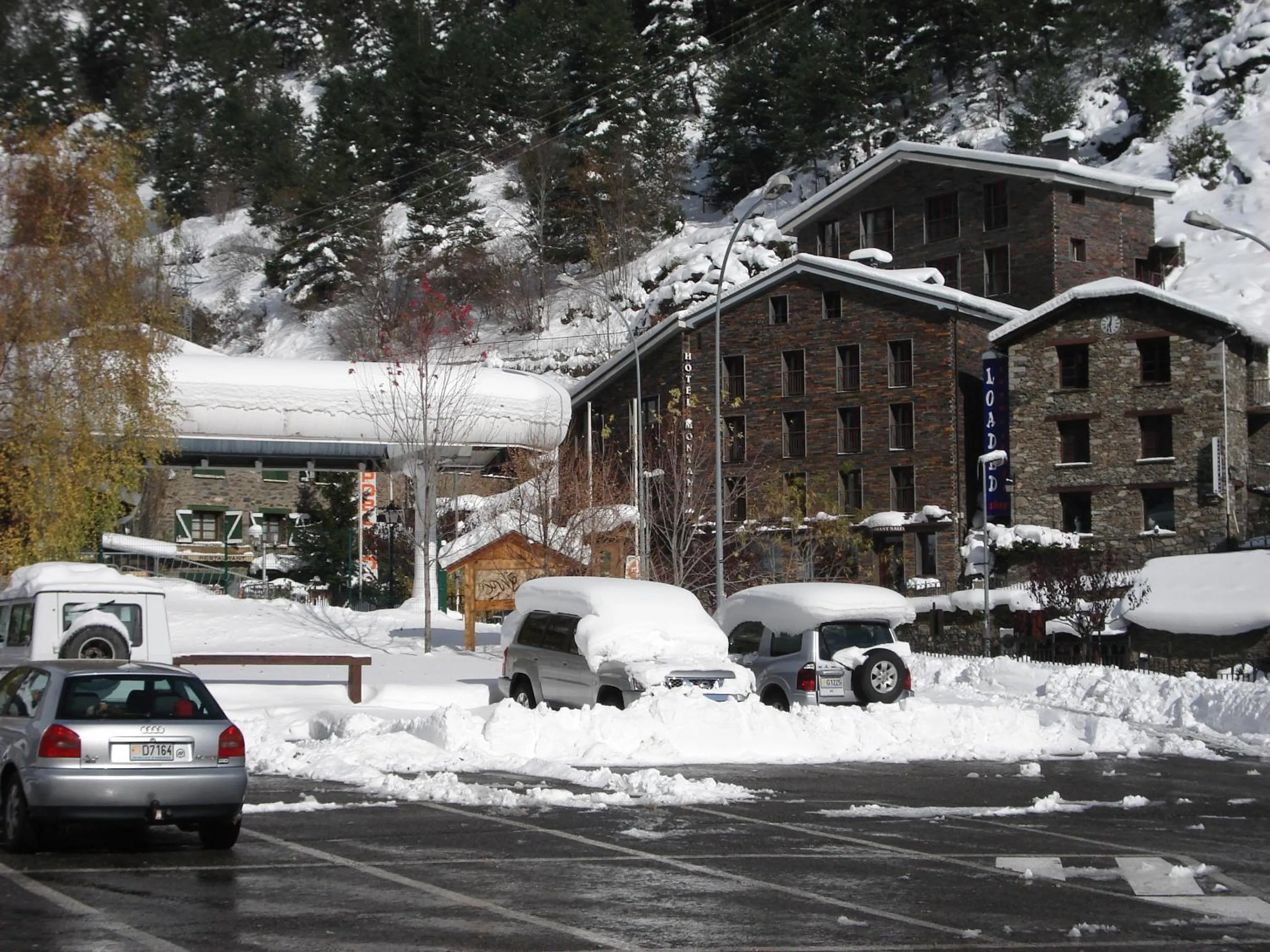 Skiing in Hotel Montané
