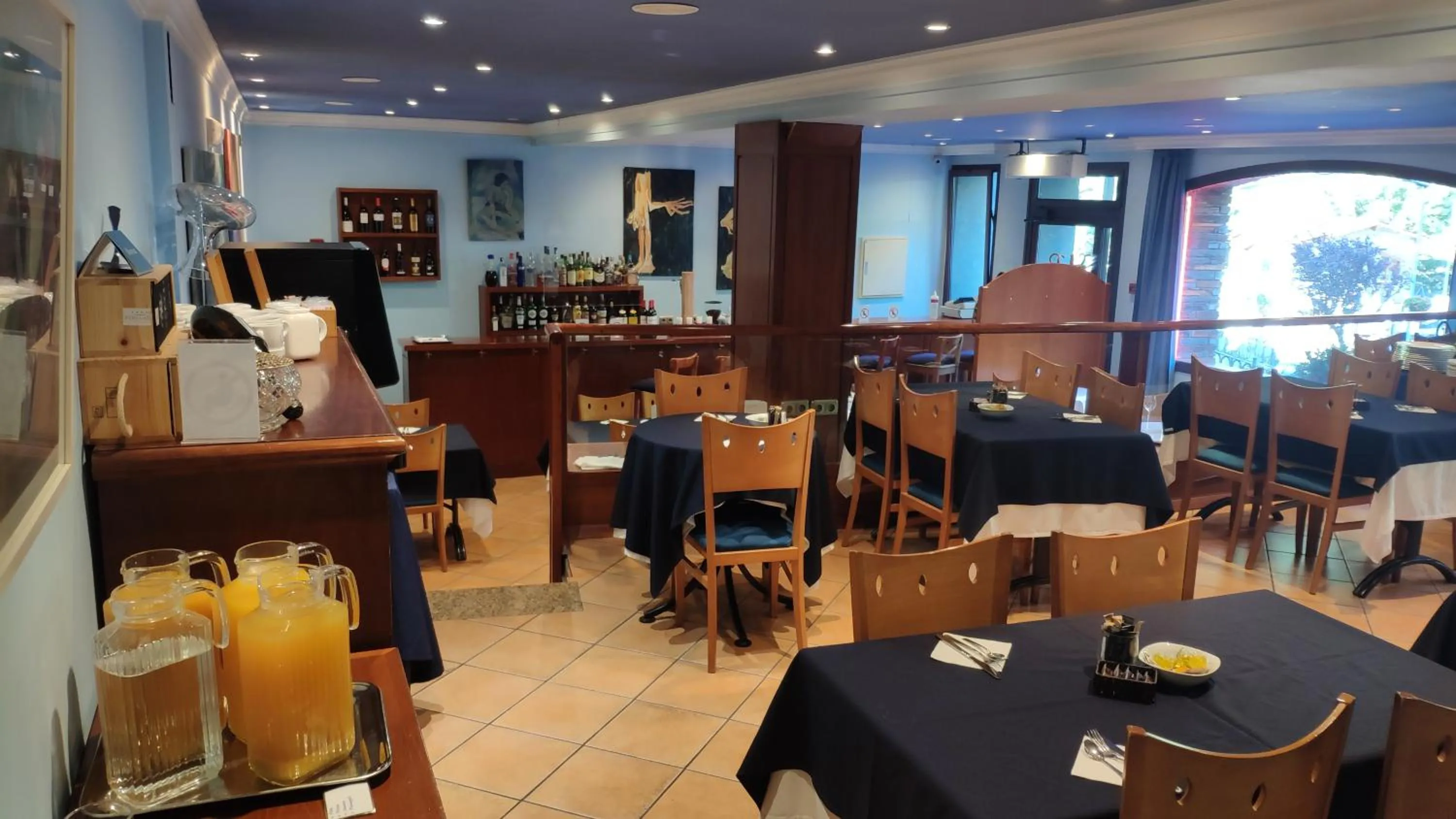 Restaurant/places to eat in Hotel Montané