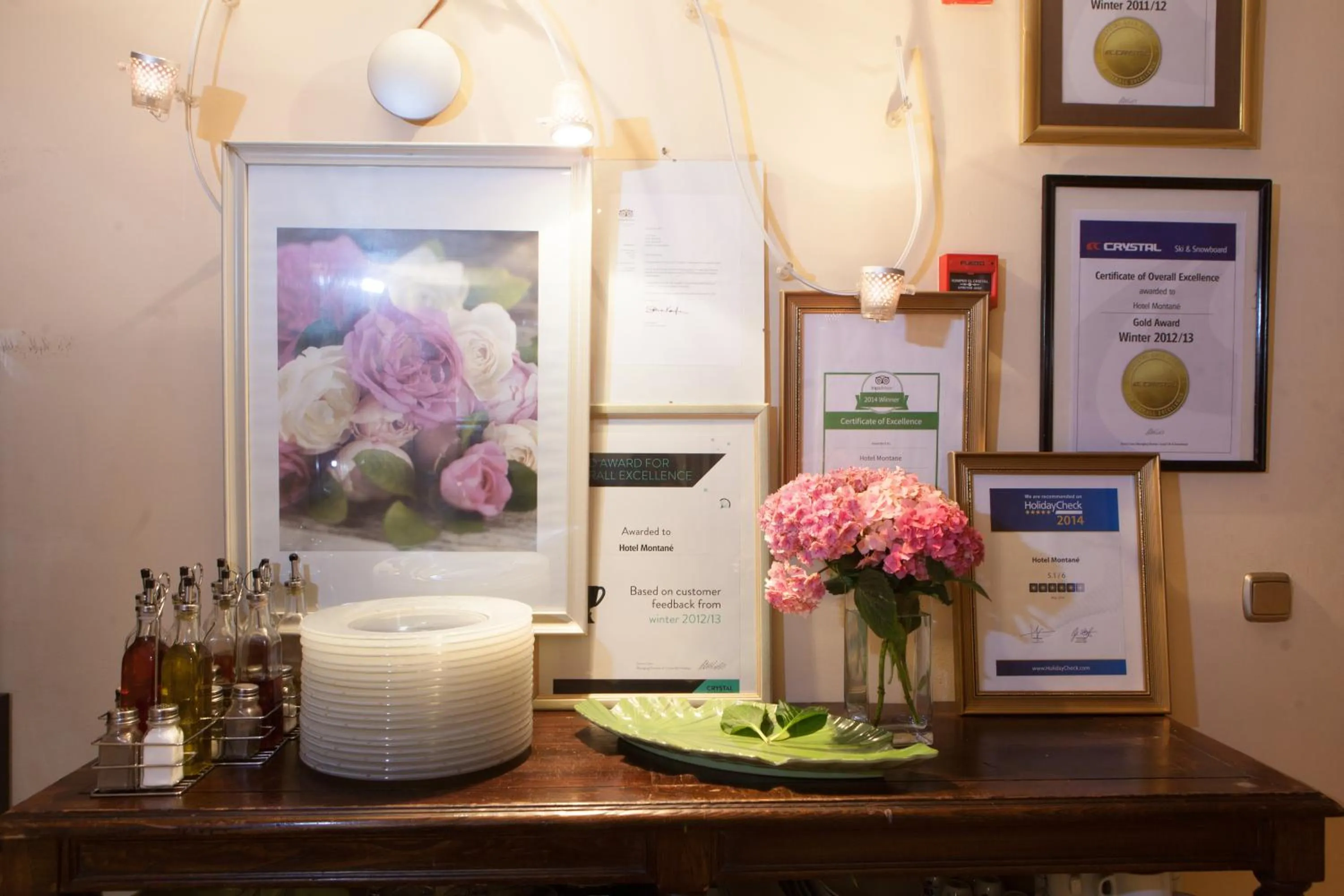 Logo/Certificate/Sign in Hotel Montané