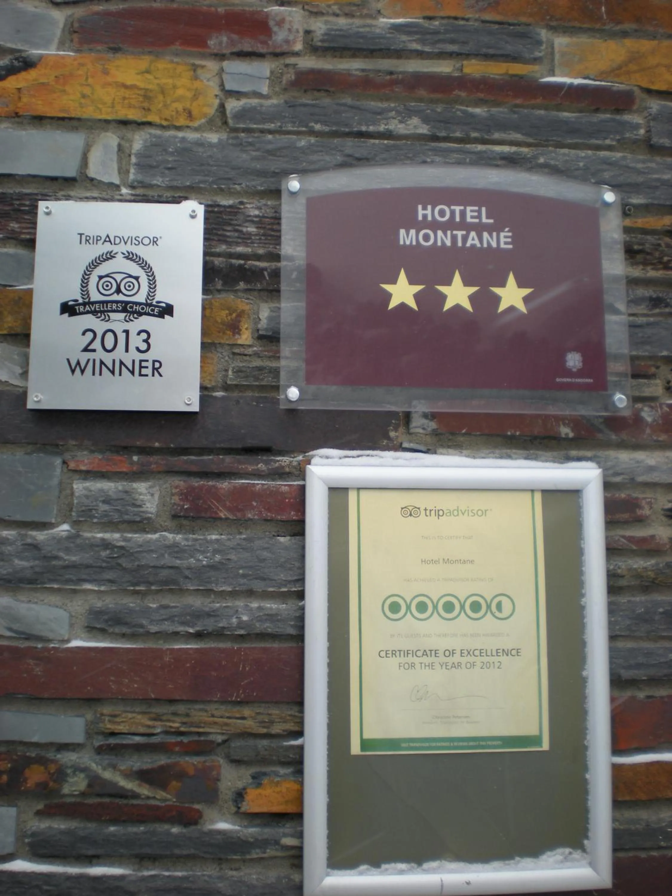 Facade/entrance in Hotel Montané