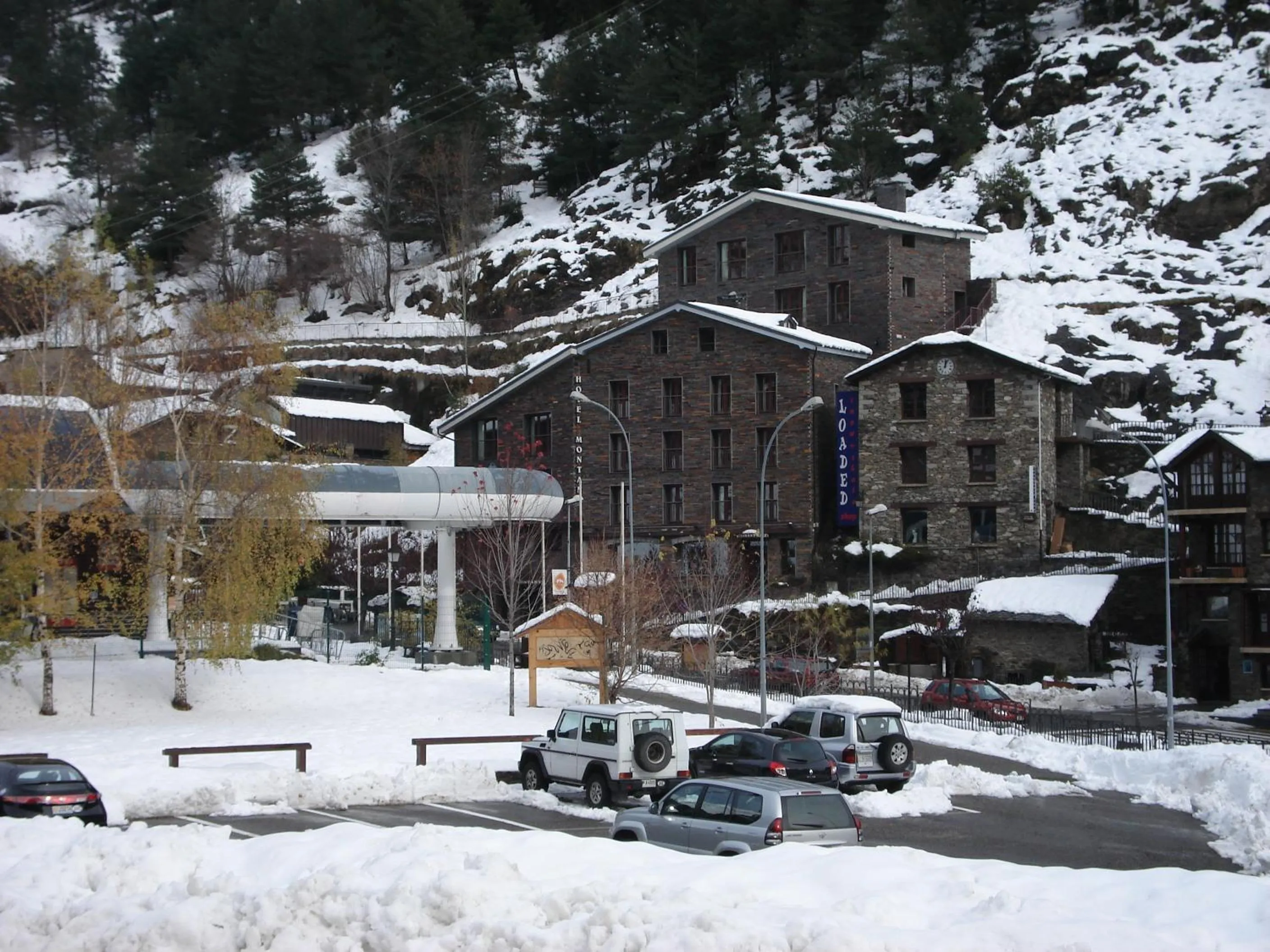 Skiing in Hotel Montané