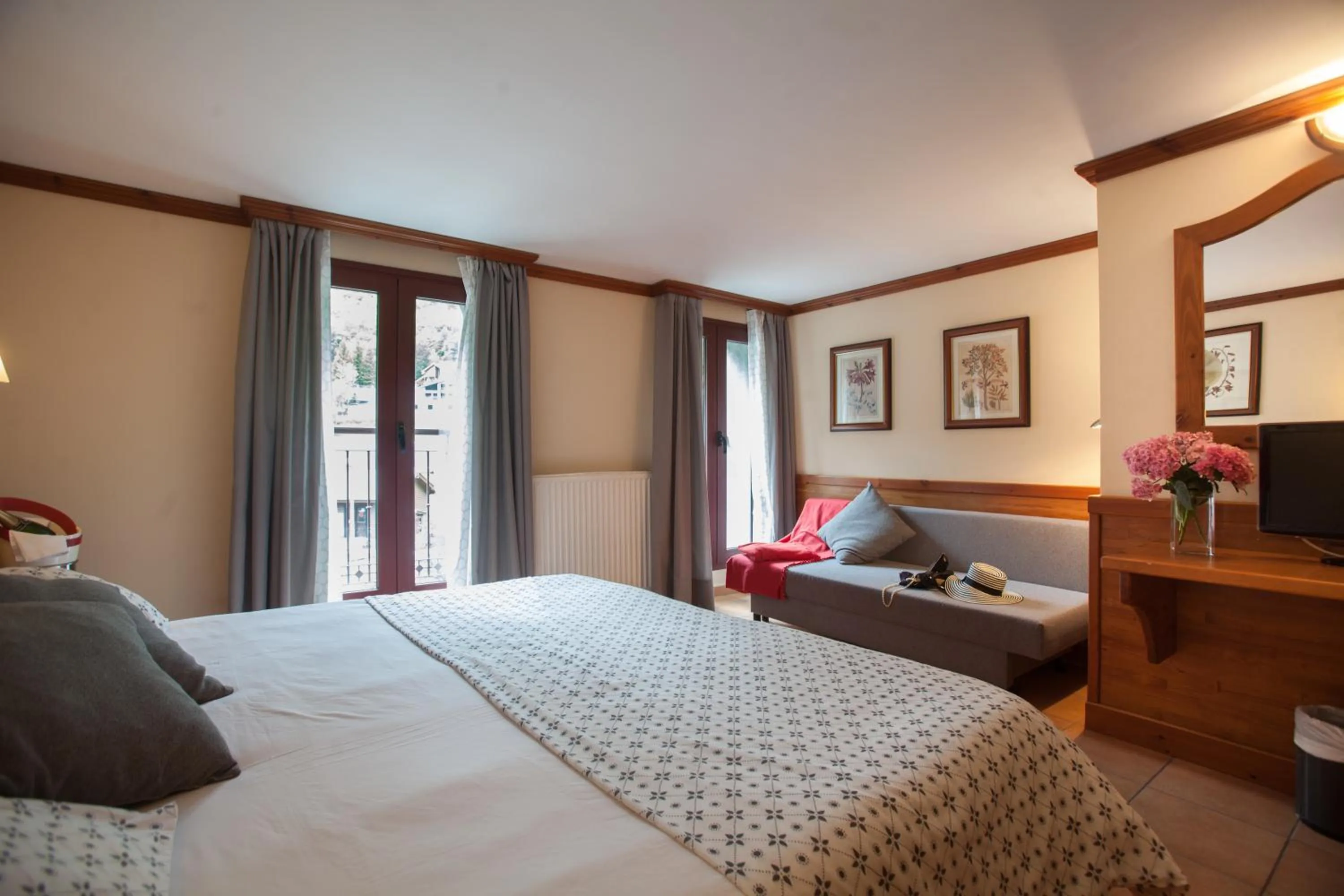 Day, Bed in Hotel Montané