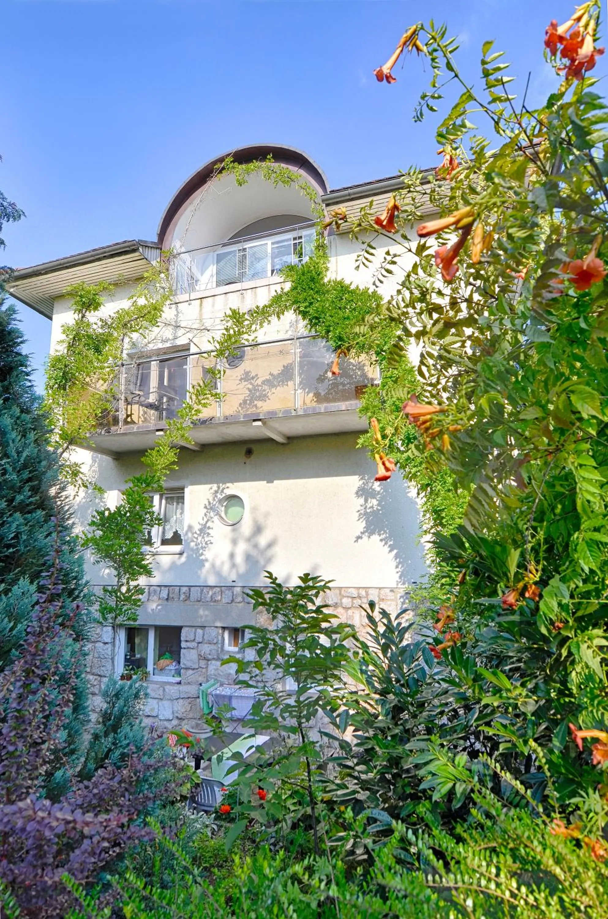 Property building in Family Guesthouse GreenSLO