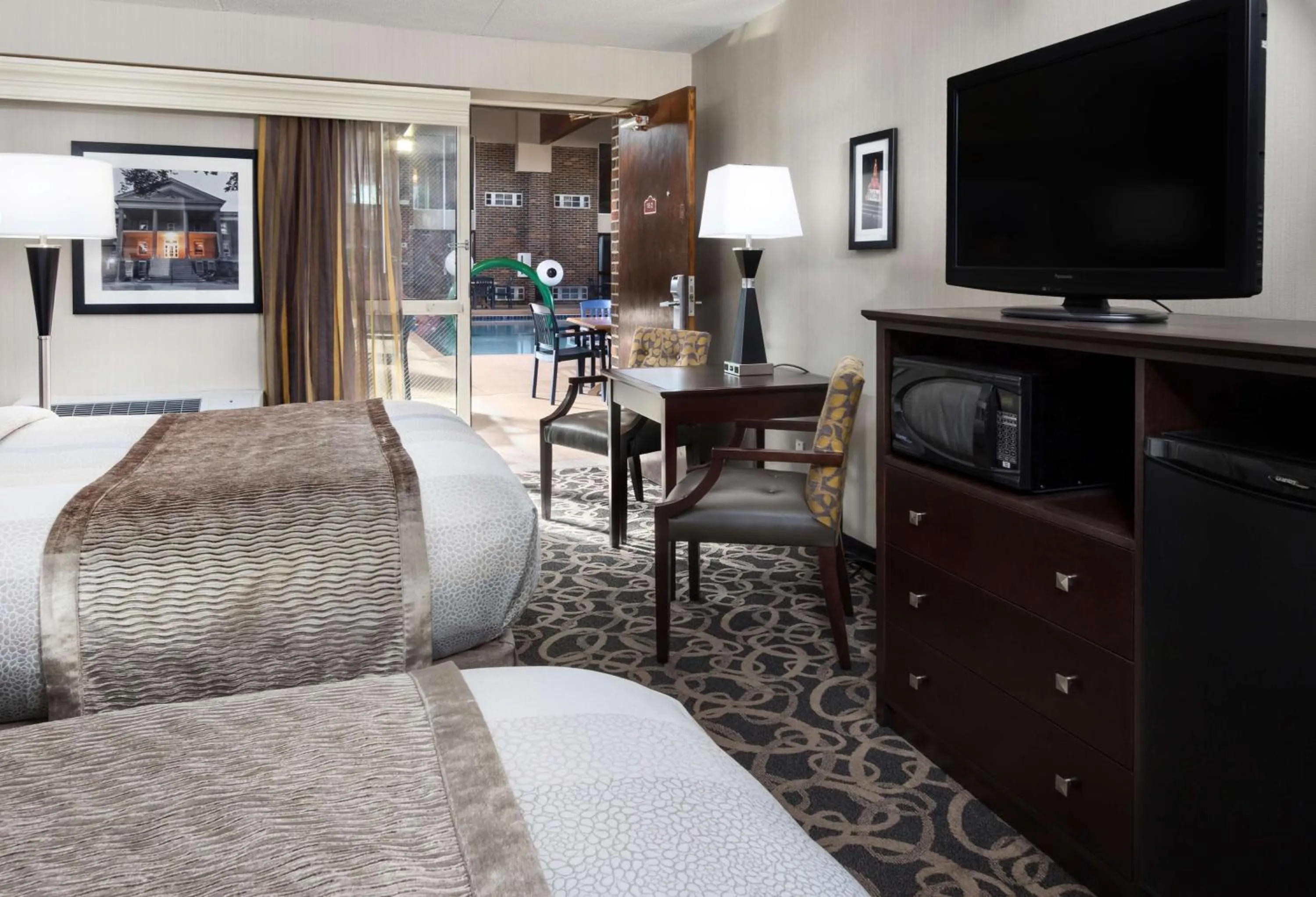 Photo of the whole room, Bed in Best Western Ramkota Hotel Aberdeen