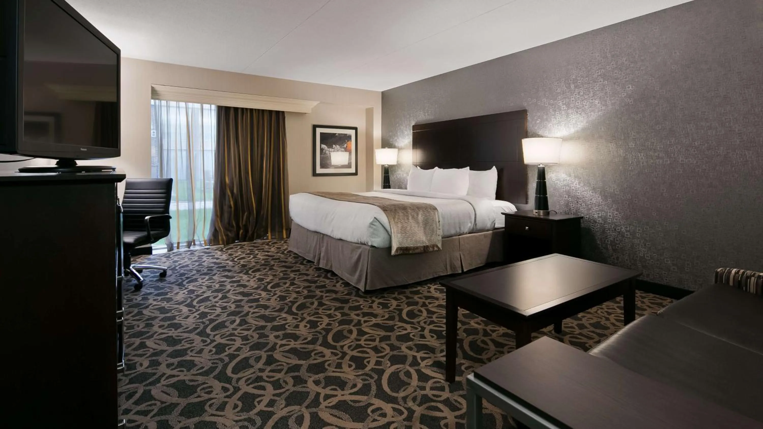 Bedroom, Bed in Best Western Ramkota Hotel Aberdeen