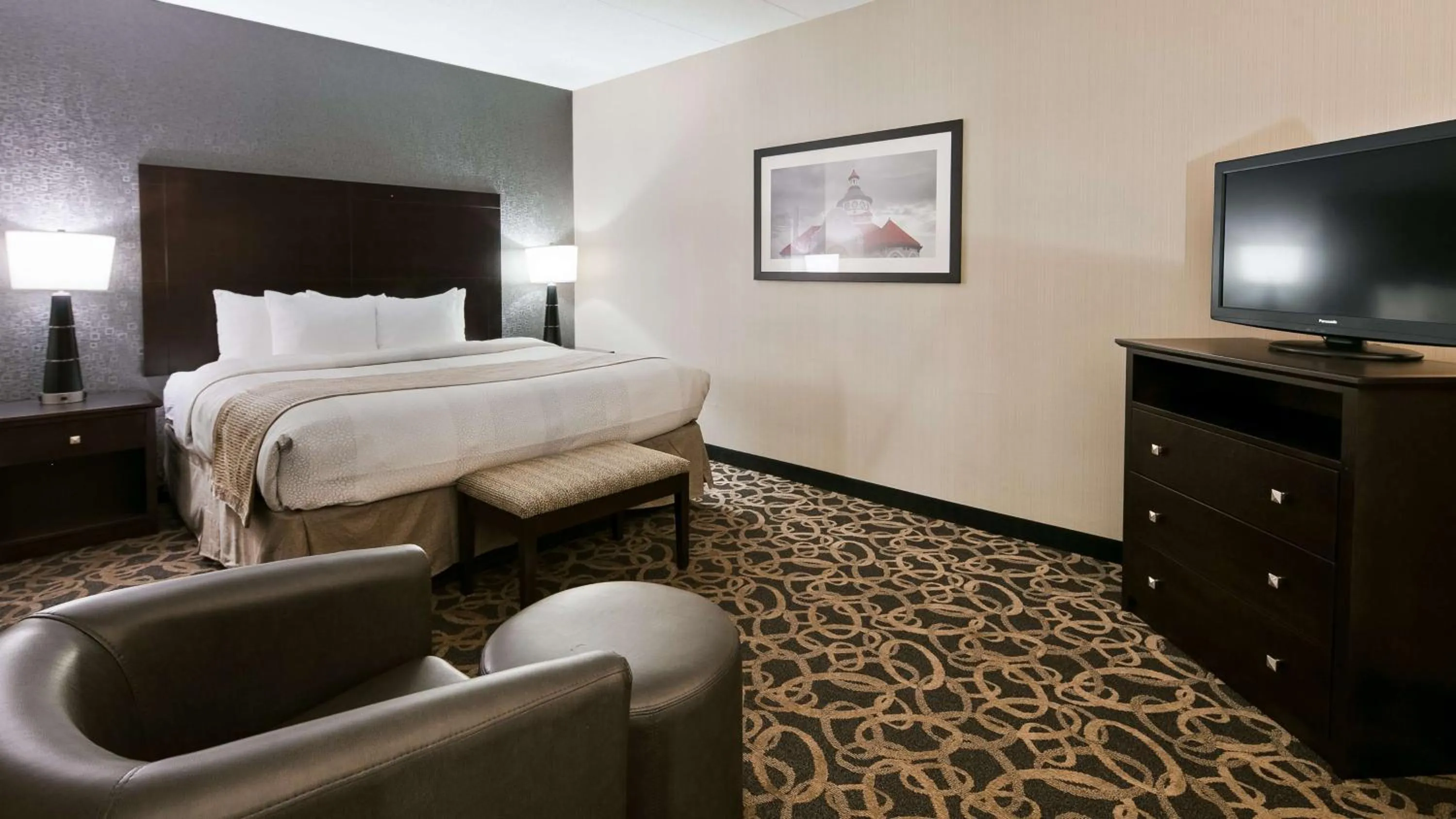 Bedroom, Bed in Best Western Ramkota Hotel Aberdeen