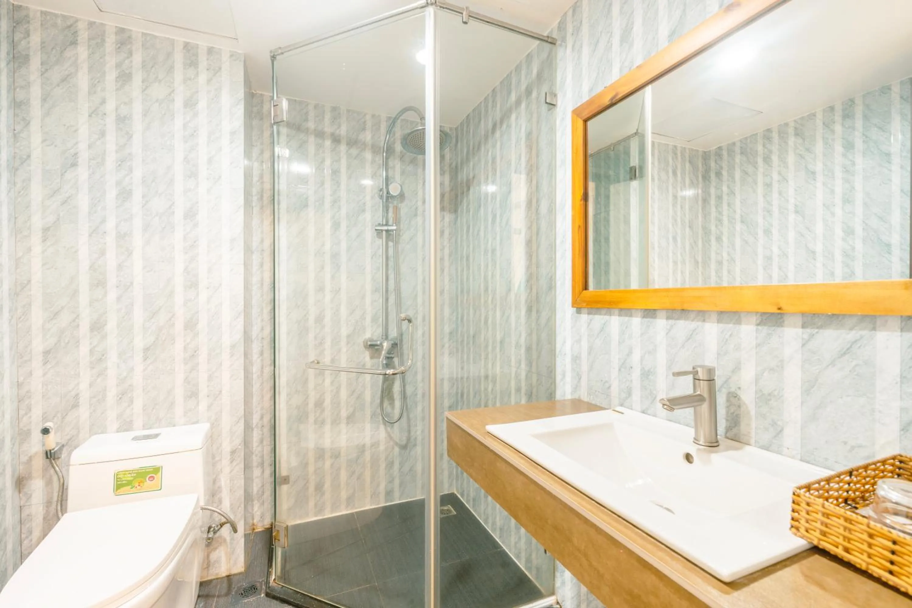 Toilet in Golden Daisy Hotel Phu Quoc