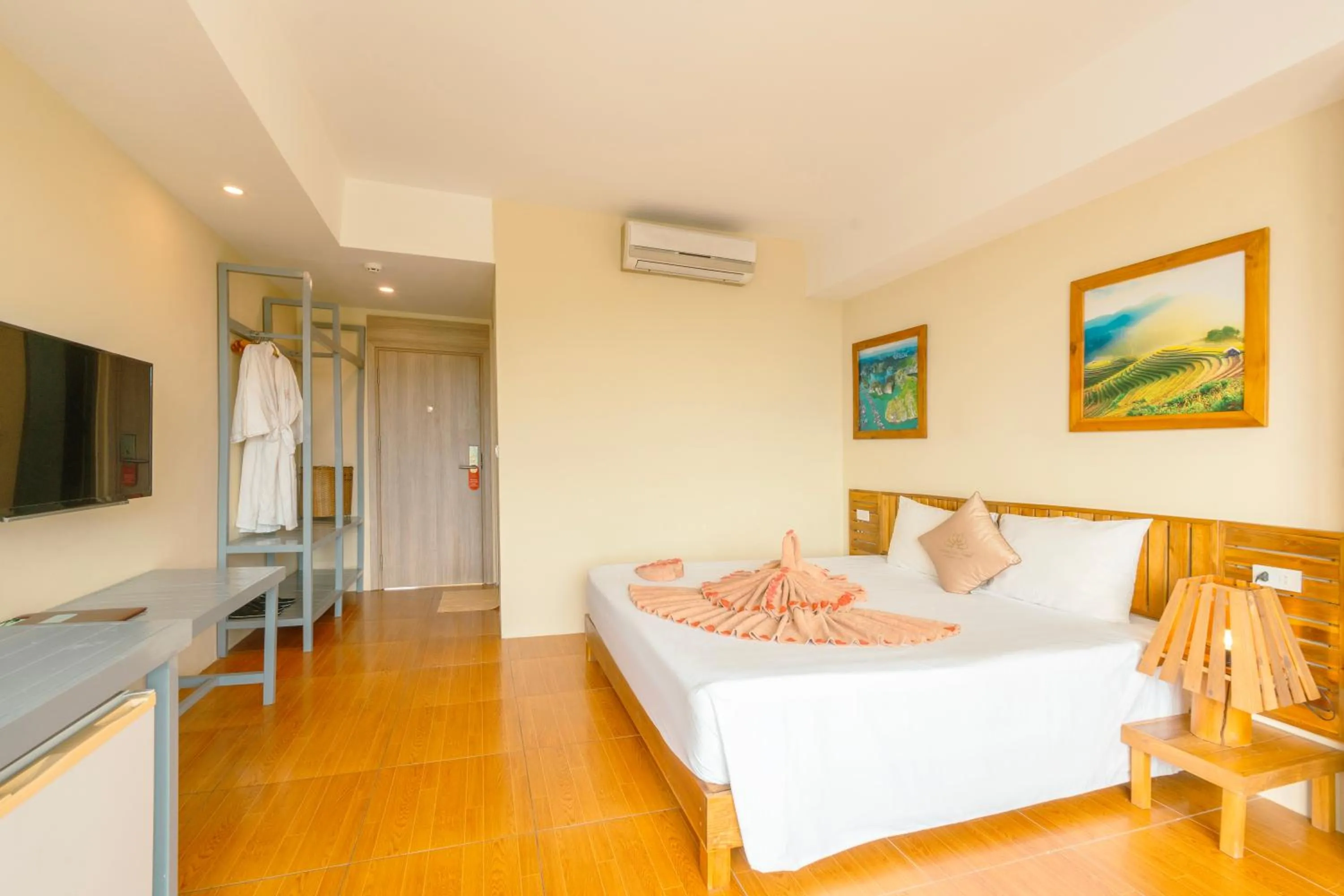 Bedroom, Bed in Golden Daisy Hotel Phu Quoc