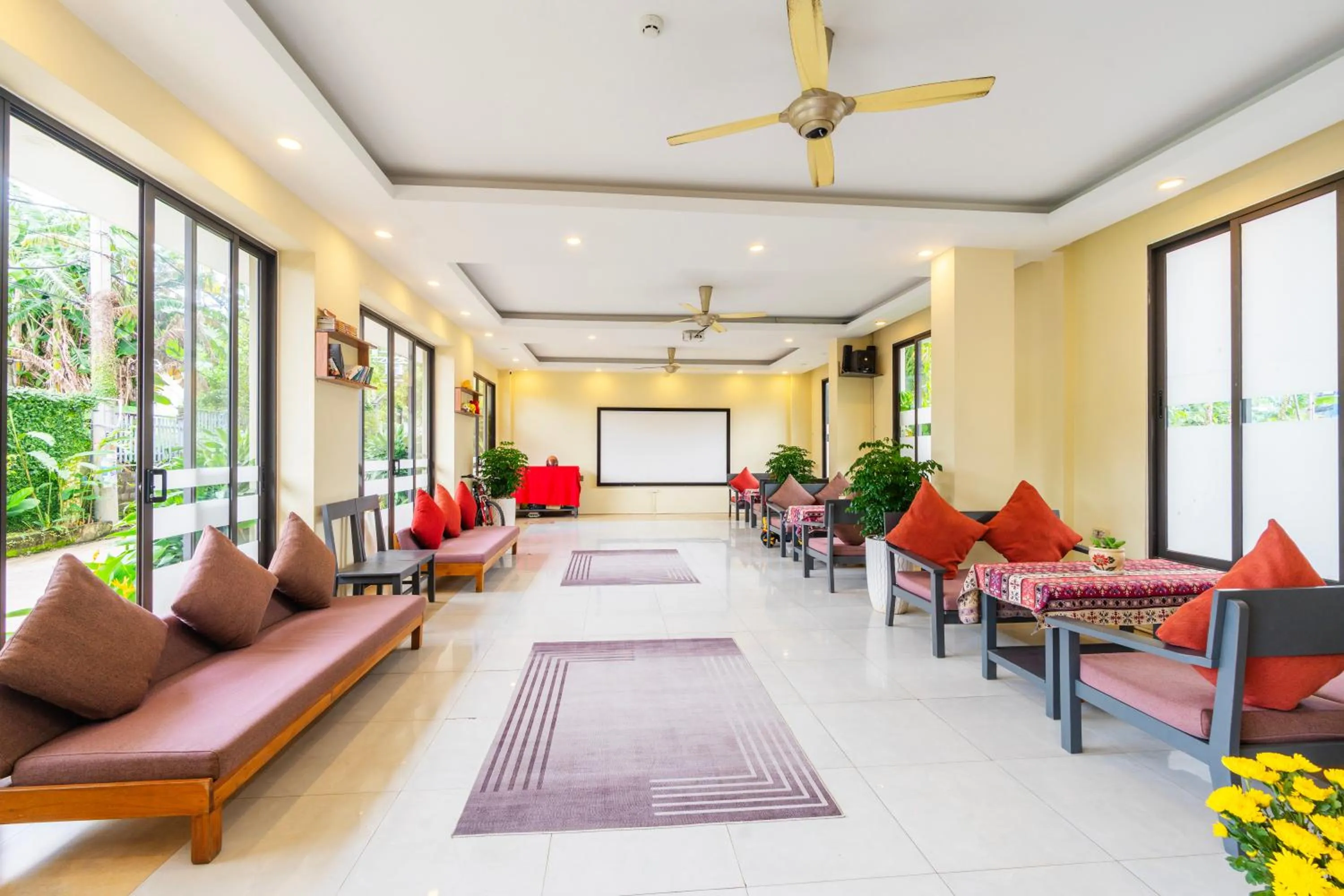Living room in Golden Daisy Hotel Phu Quoc