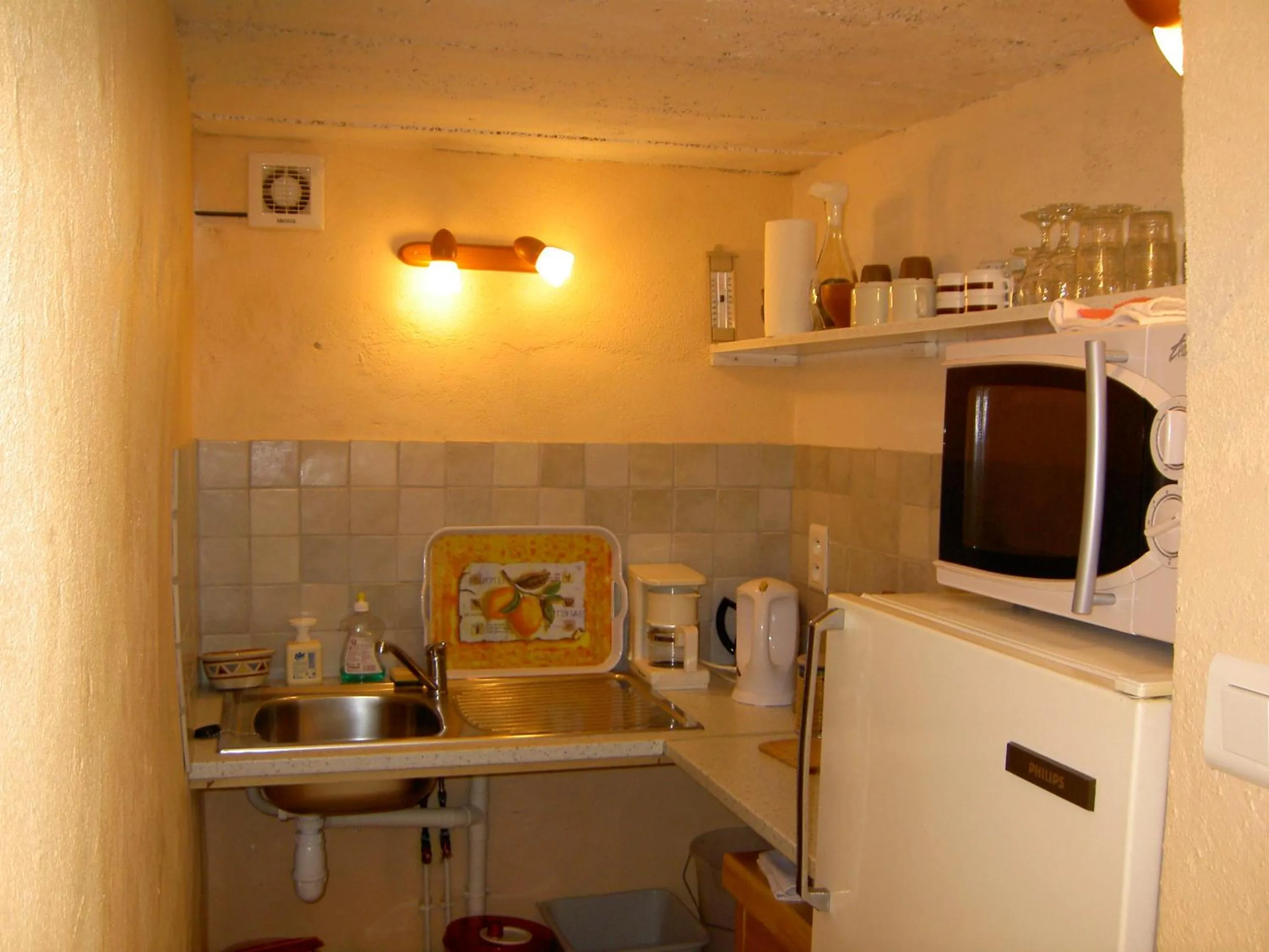 Communal kitchen in Chez Sylvie et Thierry