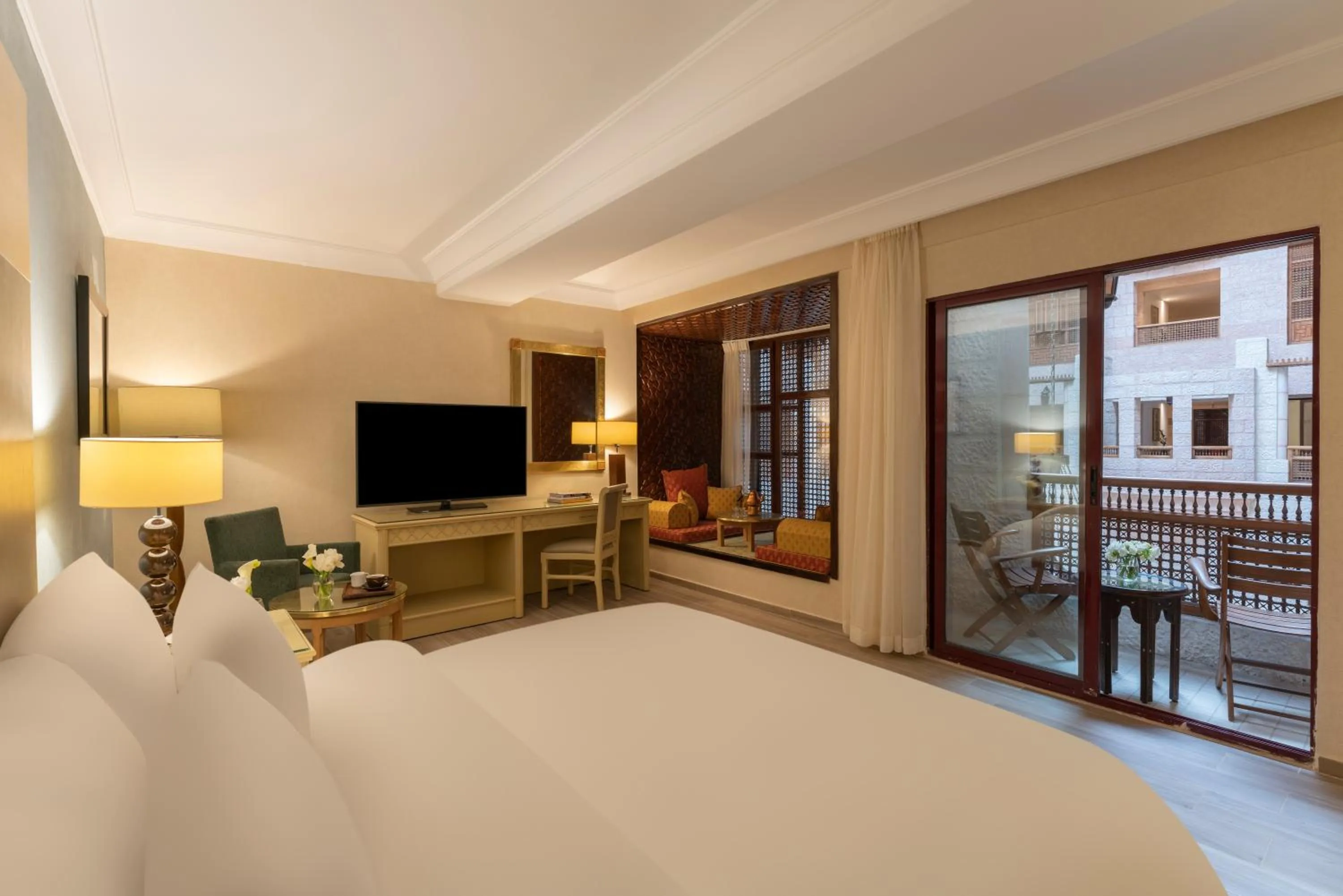 Bedroom, Bed in Mövenpick Resort Petra