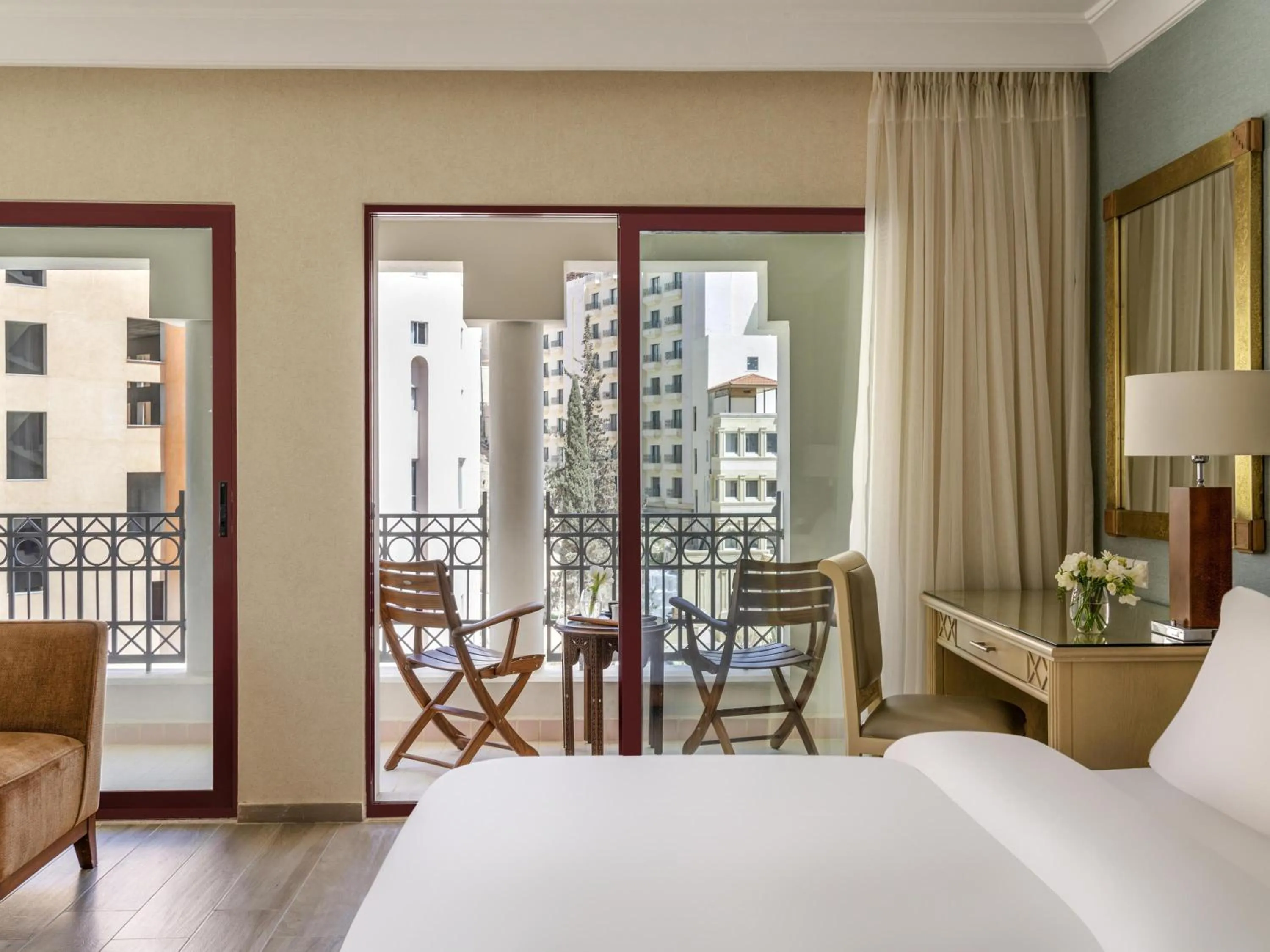 Bedroom, Bed in Mövenpick Resort Petra