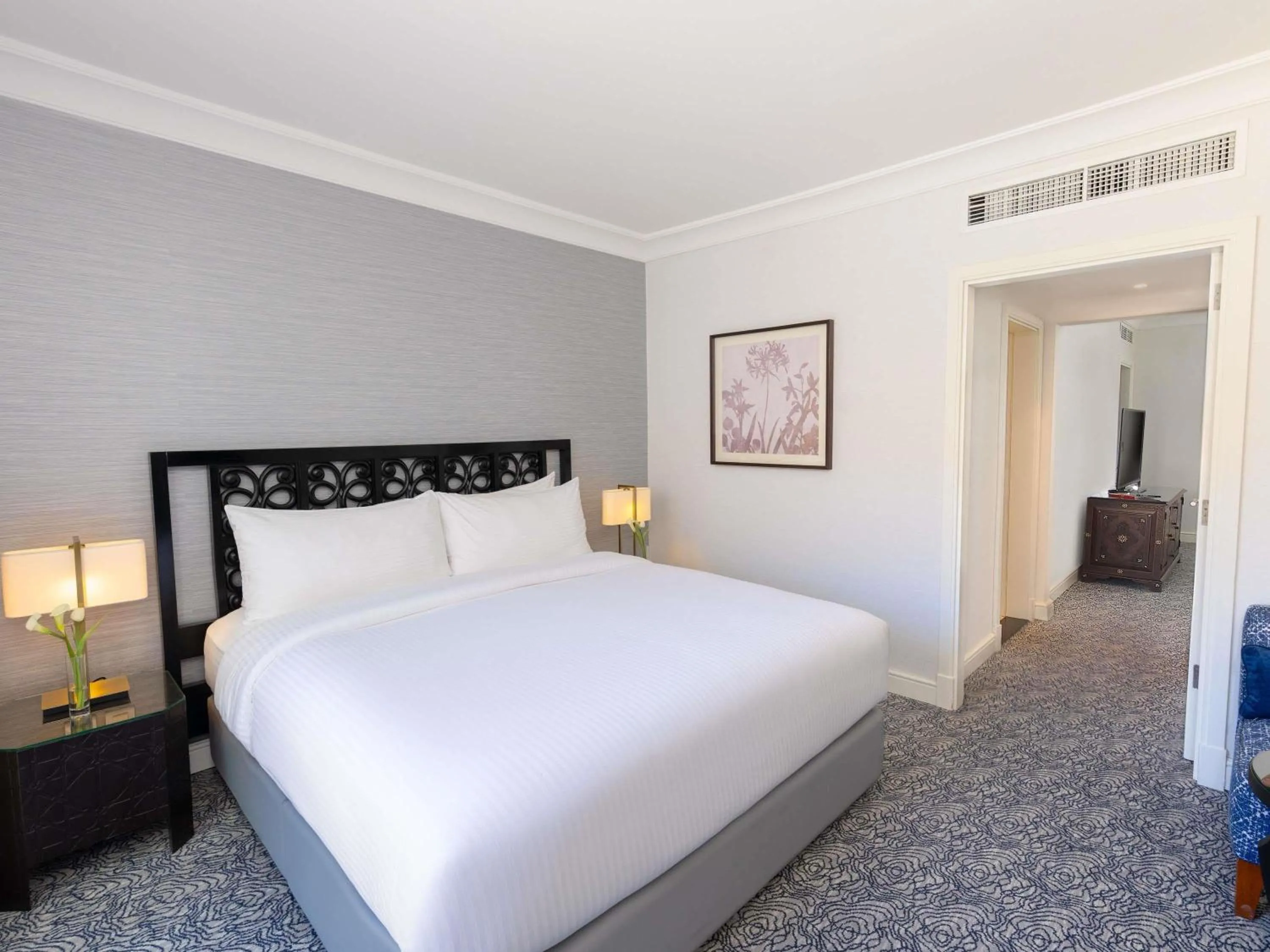 Bedroom, Bed in Mövenpick Resort Petra